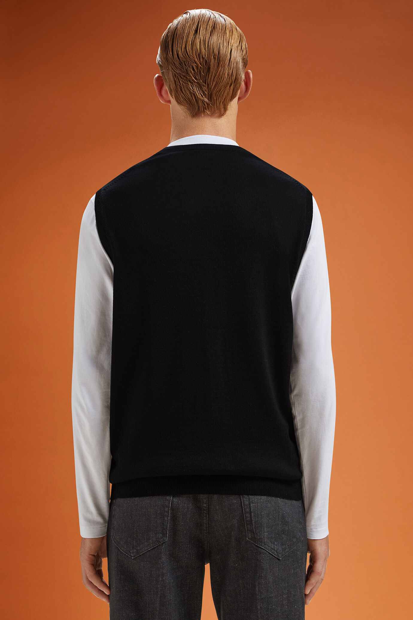 Gilet uomo scollo a v 100% lana merino extrafine regular fit image number 1