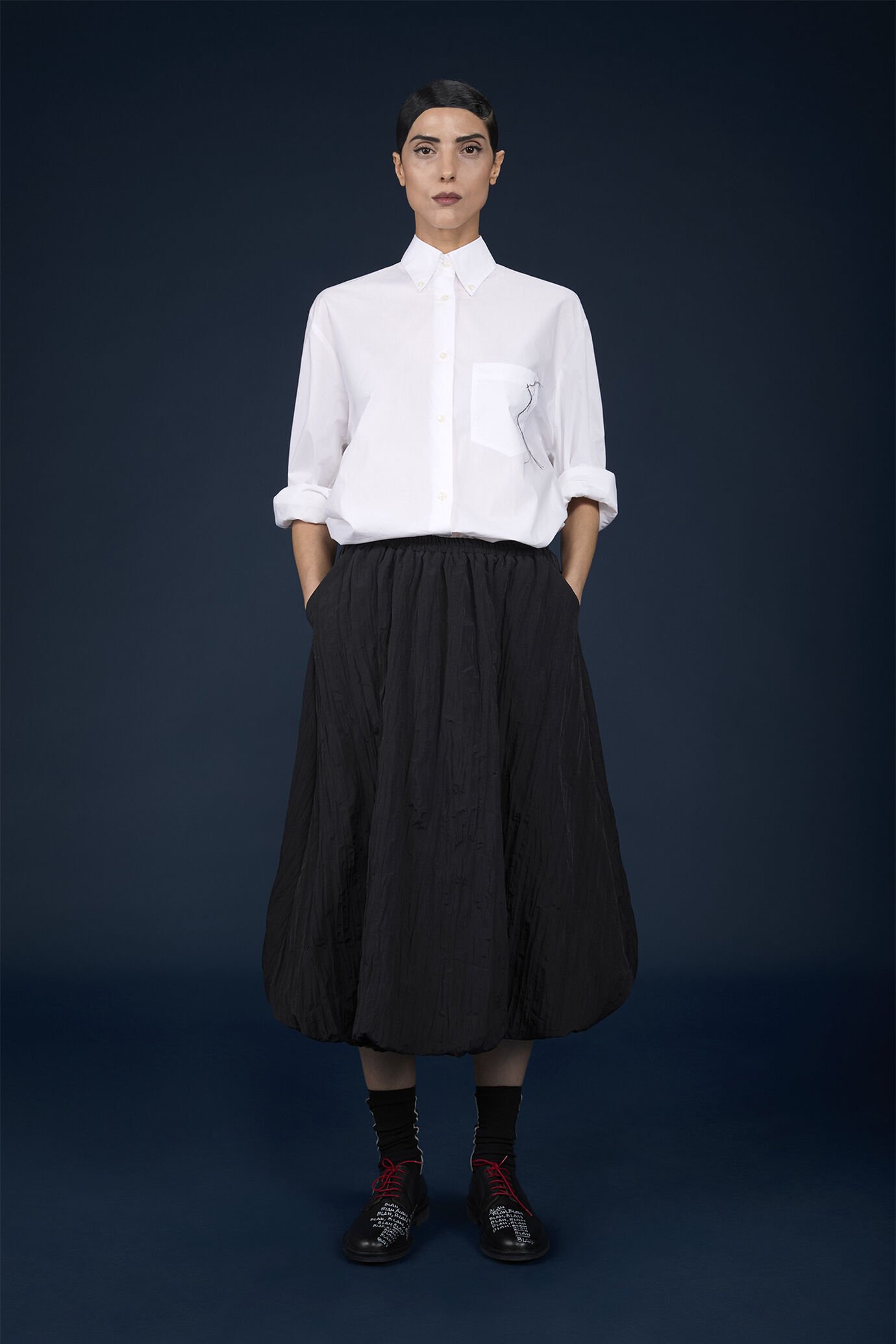 Damen-Midirock aus Remborsé-Nylon mit Knittereffekt und Elastikbund image number 0