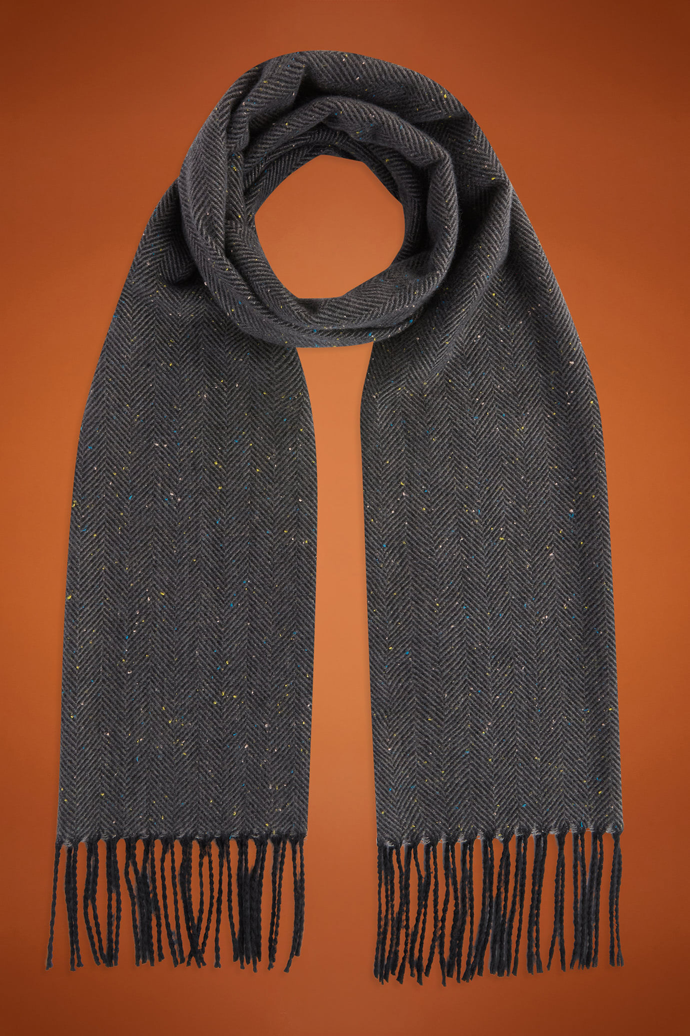 Men's herringbone scarf with fringes image number 0