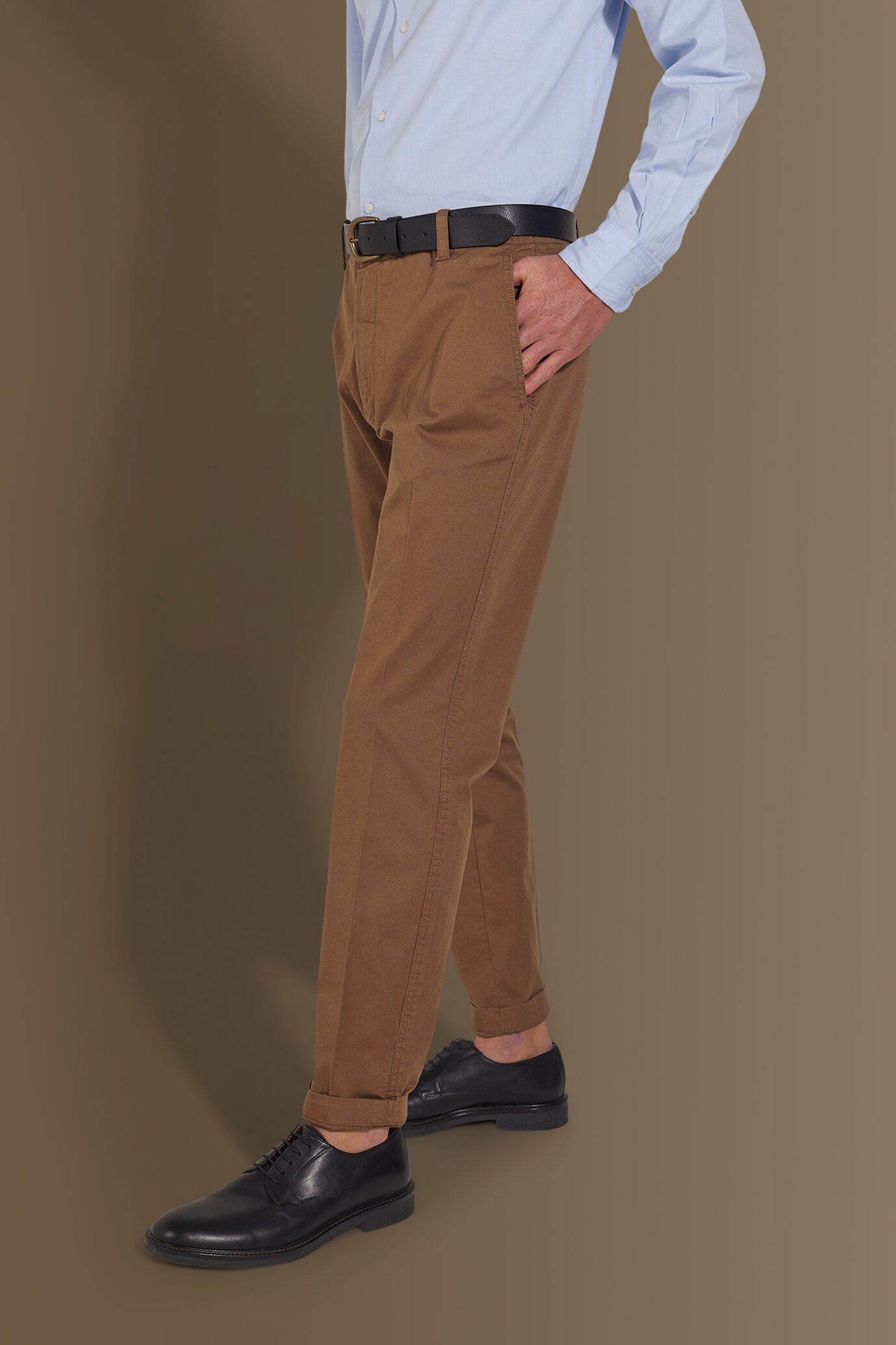 Trousers with back patch pocket in contrast colour image number 2