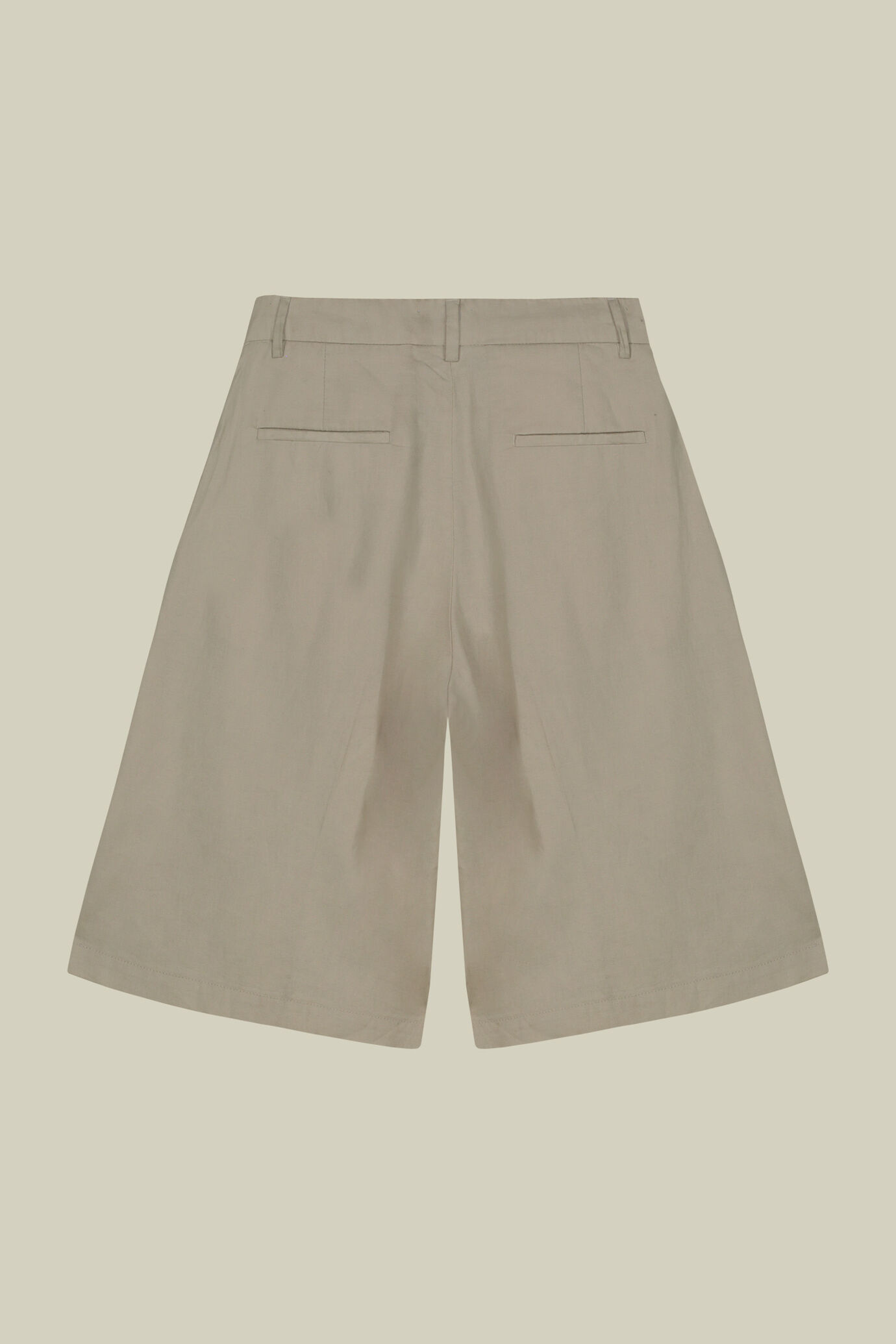 Lange Damen-Bermudashorts mit Abnähern image number 1