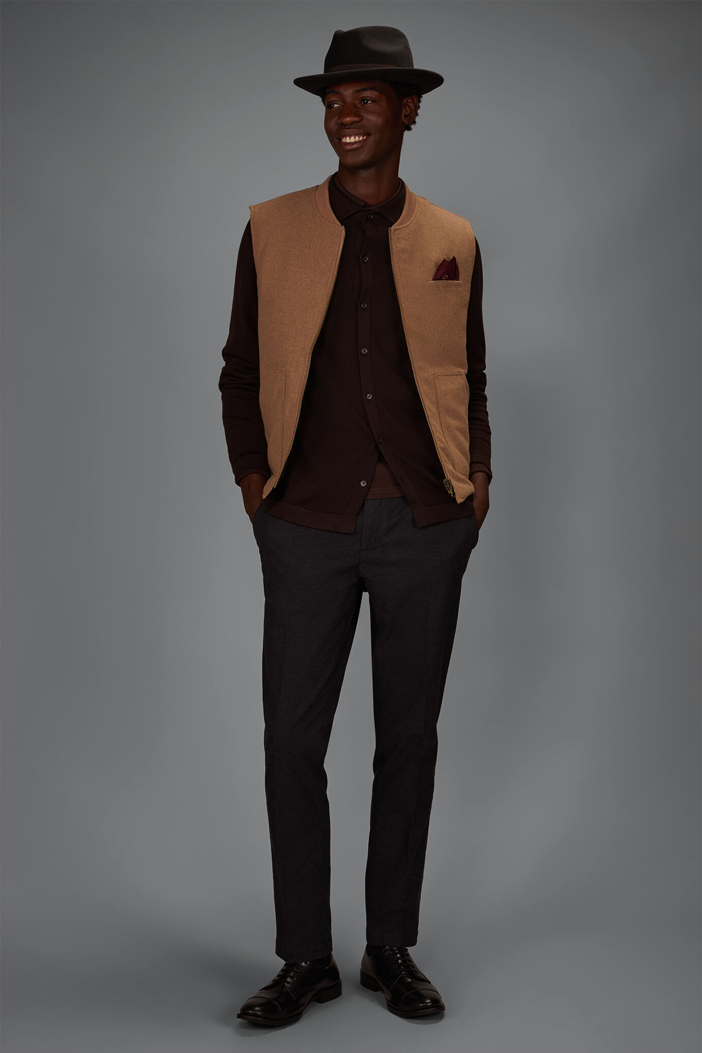 Veste sans manches double face pour homme en laine bouillie et nylon l&eacute;g&egrave;rement rembourr&eacute;e image number 0
