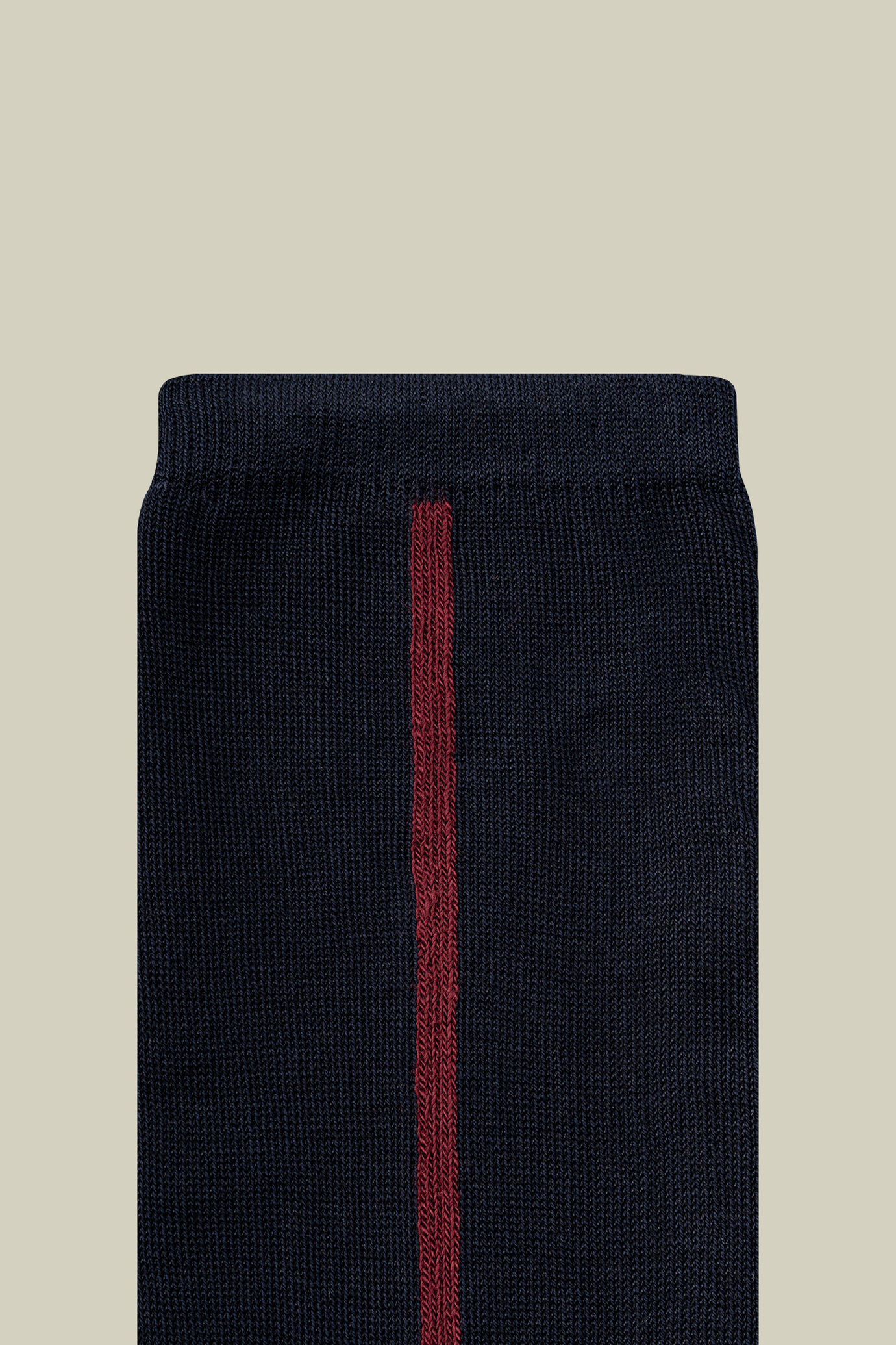 Einfarbige Damensocken mit kontrastierender Paspelierung