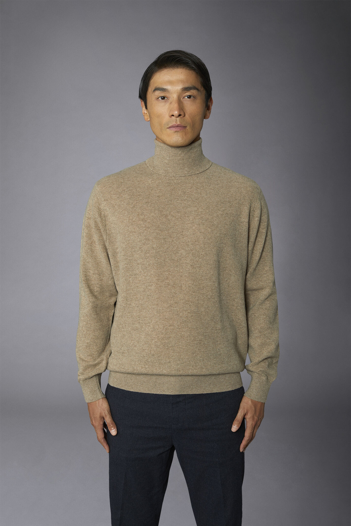 Men's turtleneck lambswool blend regular fit sweater image number 3
