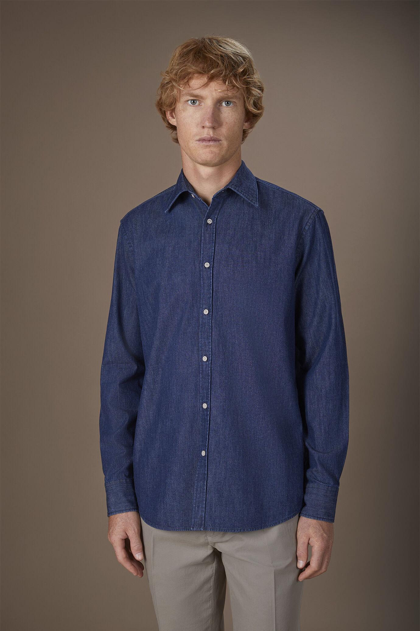 Lässiges Herrenhemd aus 100 % Baumwoll-Denim in Twill-Konstruktion