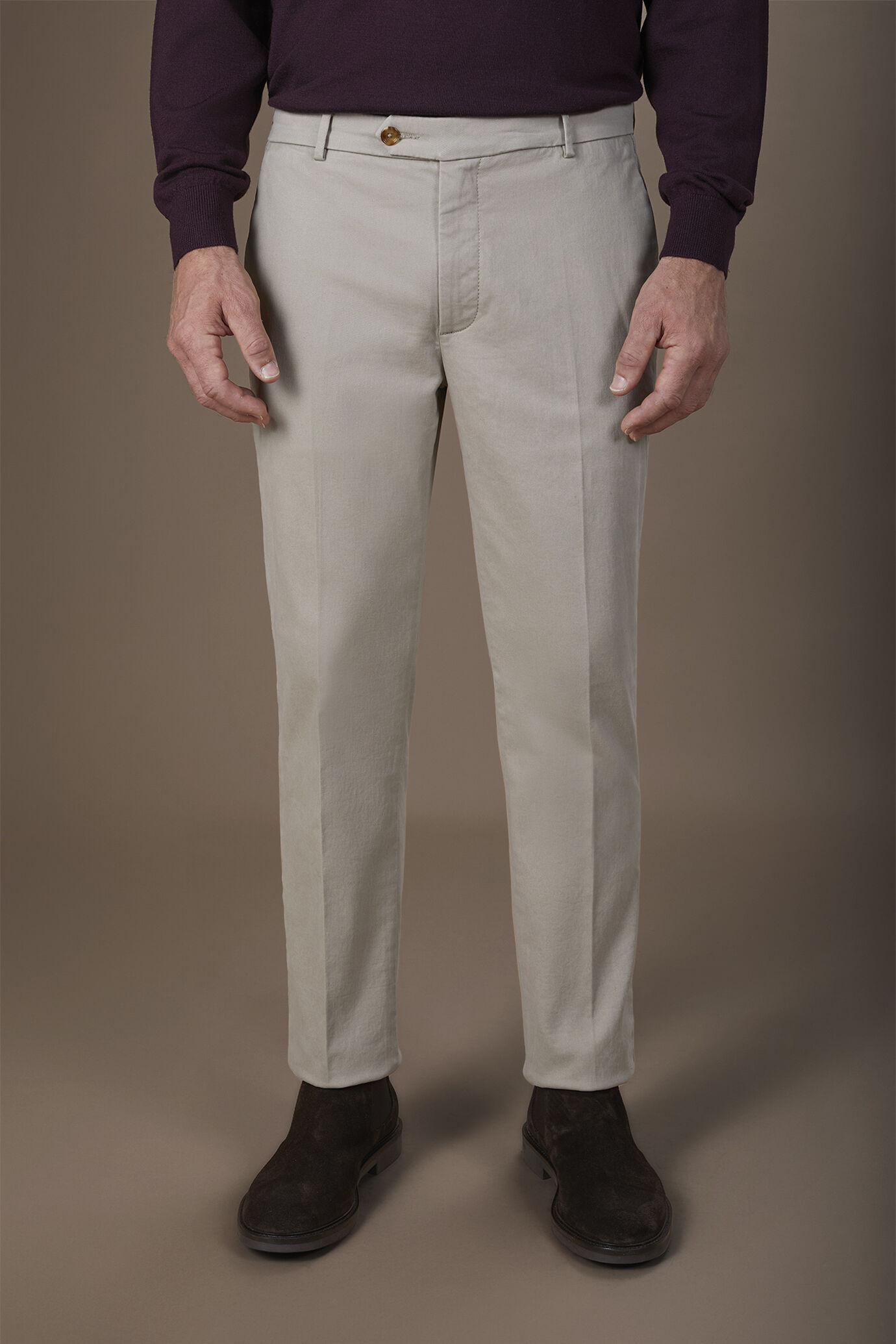 Pantalone uomo chino classico costruzione twill elasticizzato regular fit image number 1