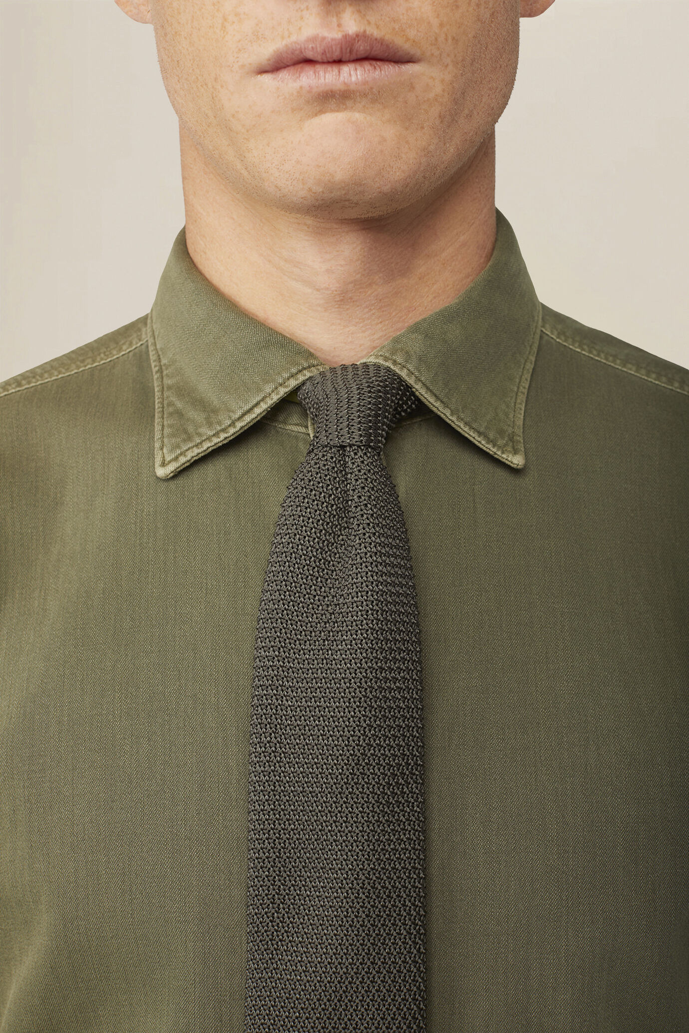 Cravatta uomo a intreccio tinta unita image number 0