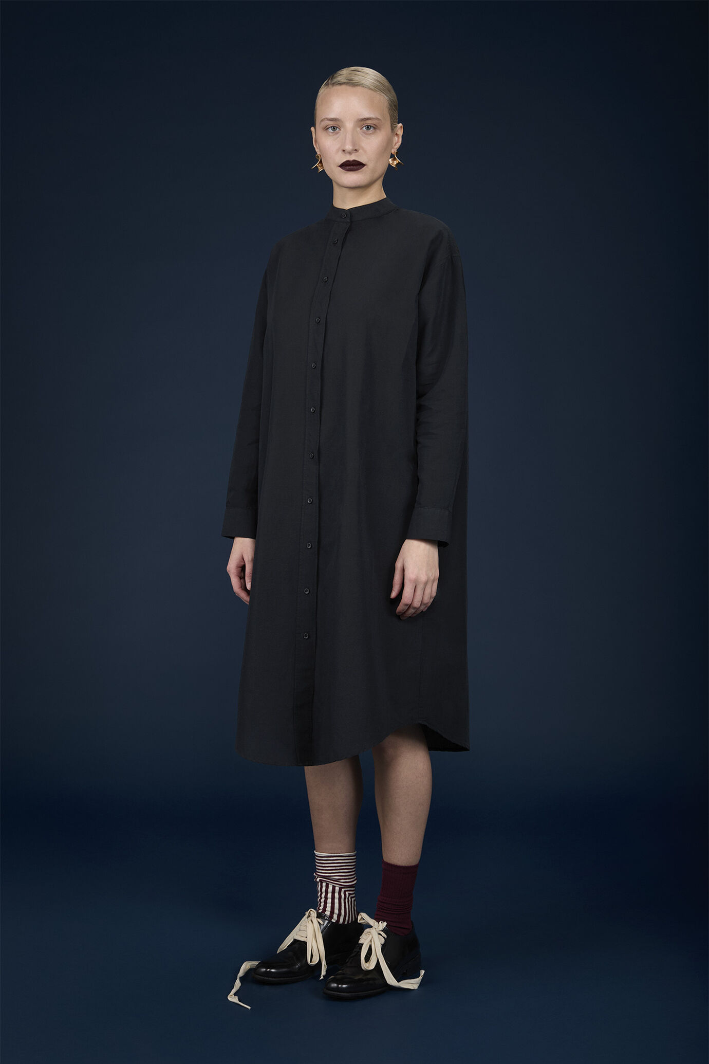 Midi shirt dress with long sleeves and mandarin neckline image number 2