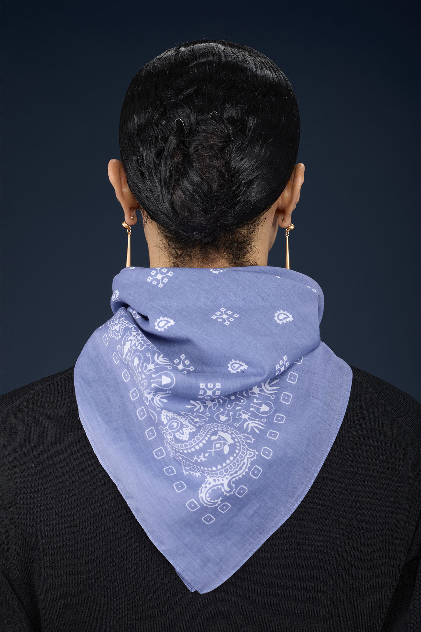 Women's paisley patterned cotton scarf image number 1