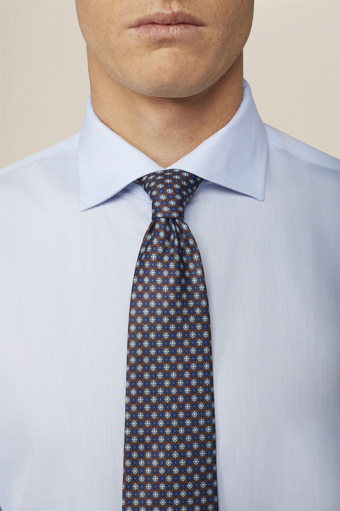 Camicia classica uomo 100% cotone collo francese tinta unita twill image number 2