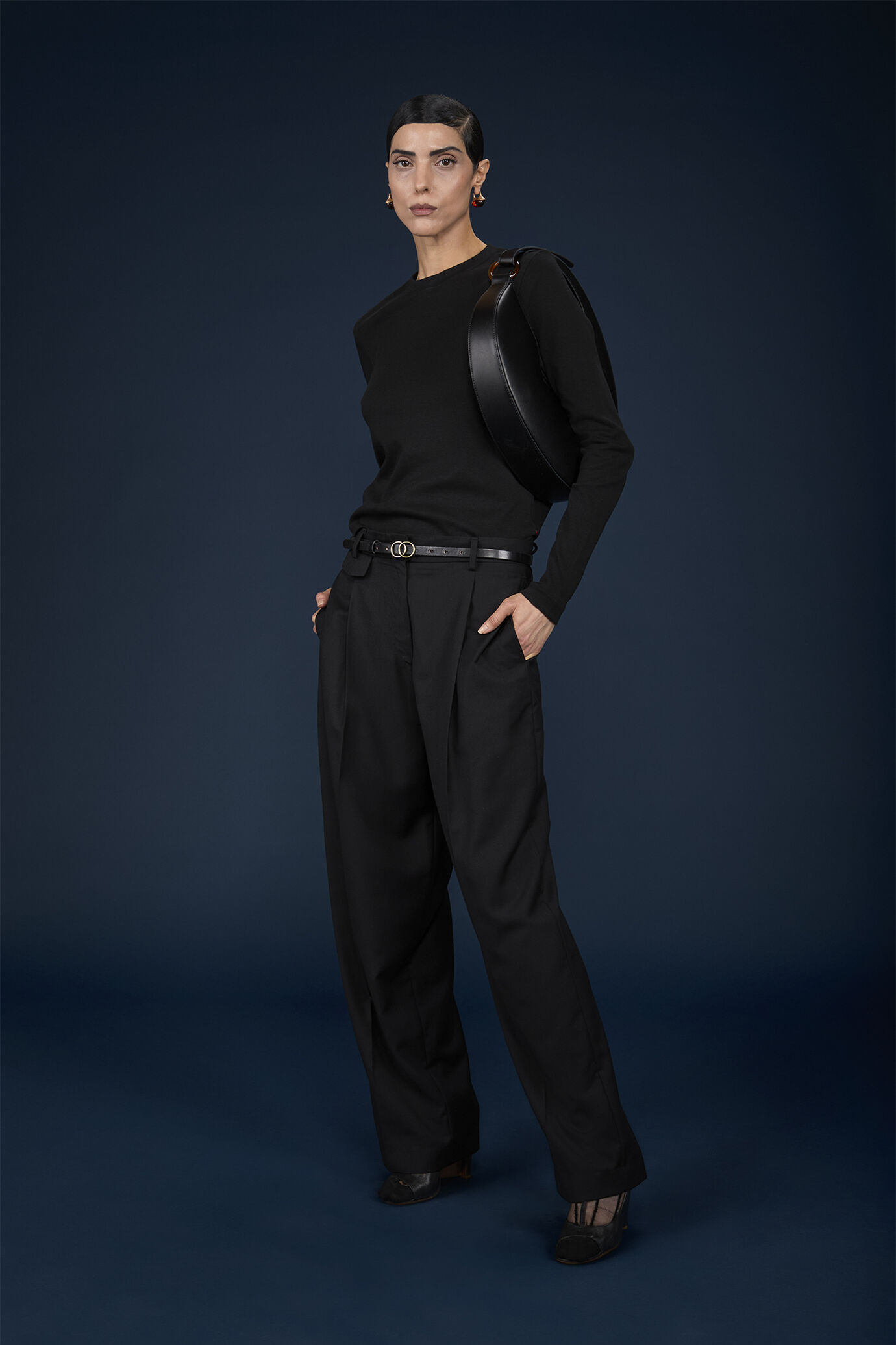 Women's regular fit long-sleeved crew neck T-shirt in 100% cotton