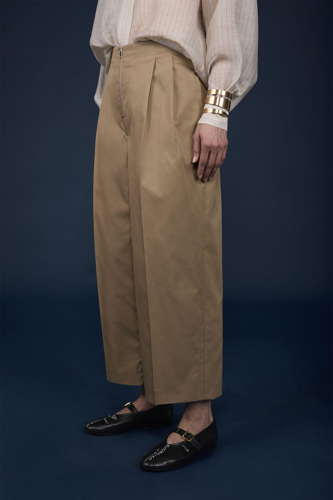 Women's carrot trousers, wide waist with visible zip, 100% cotton image number 3