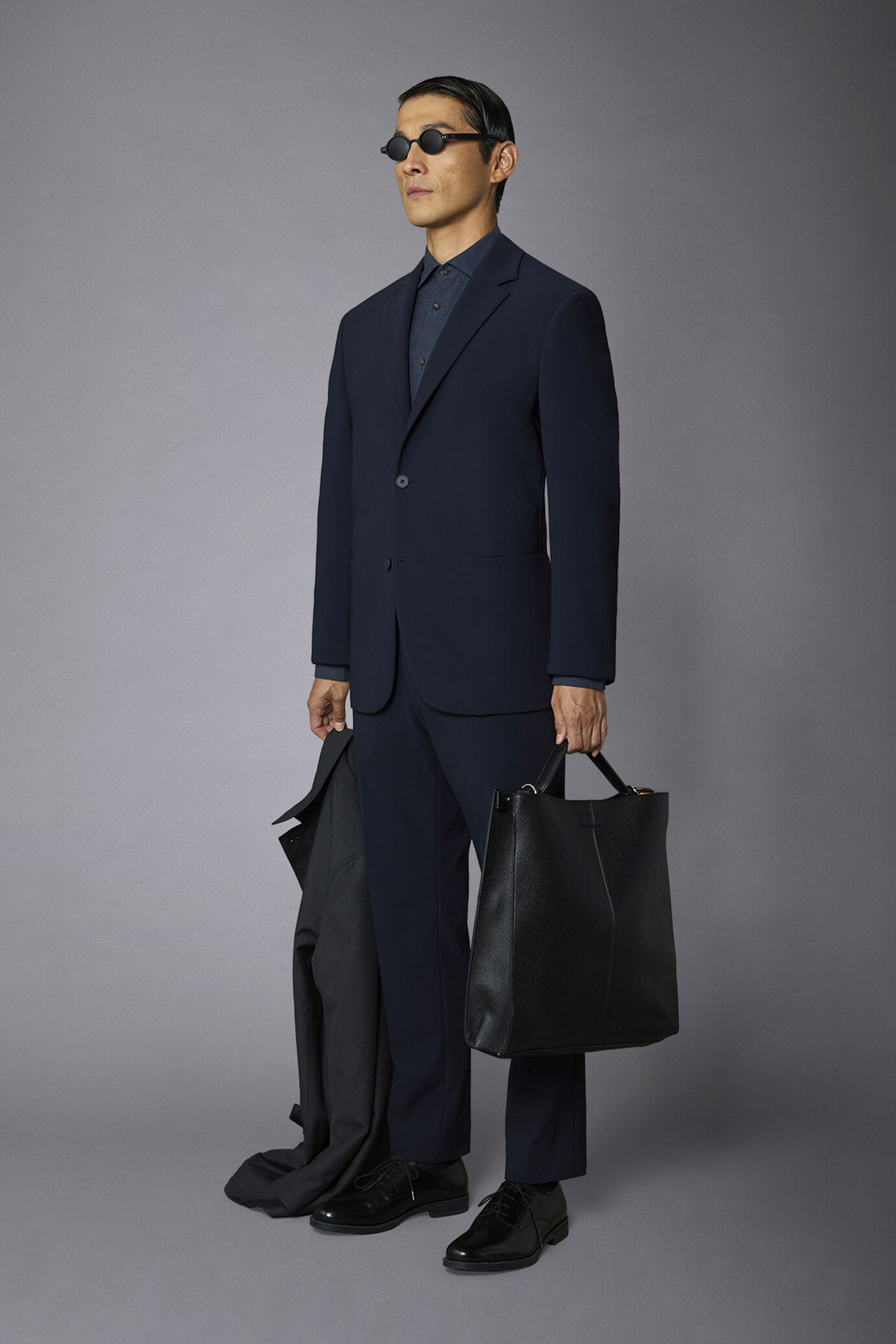 Men's single-breasted suit regular fit technical fabric image number 1