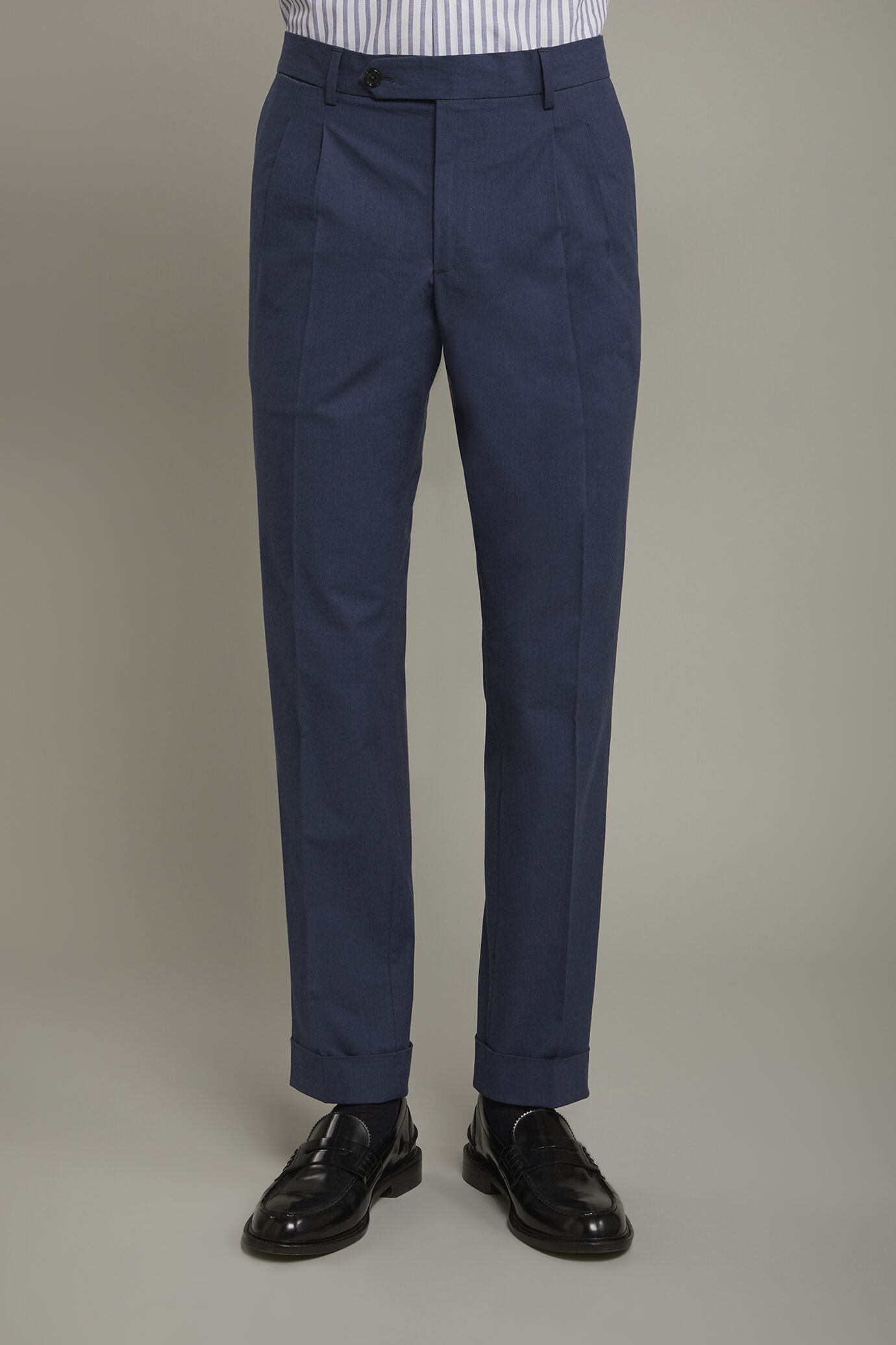 Klassische Herrenhose mit doppeltem Abnäher in normaler Passform aus Slub-Stoff image number 3