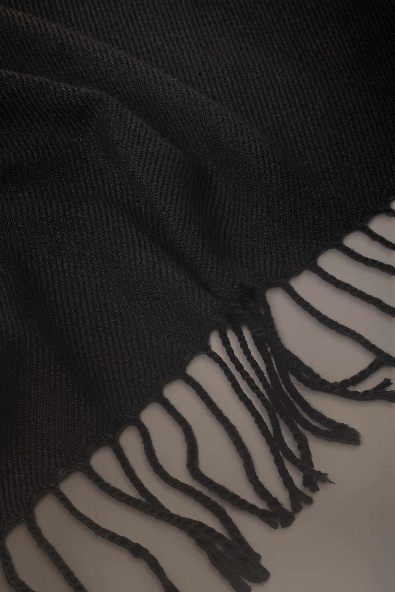 Solid color shawl image number 1