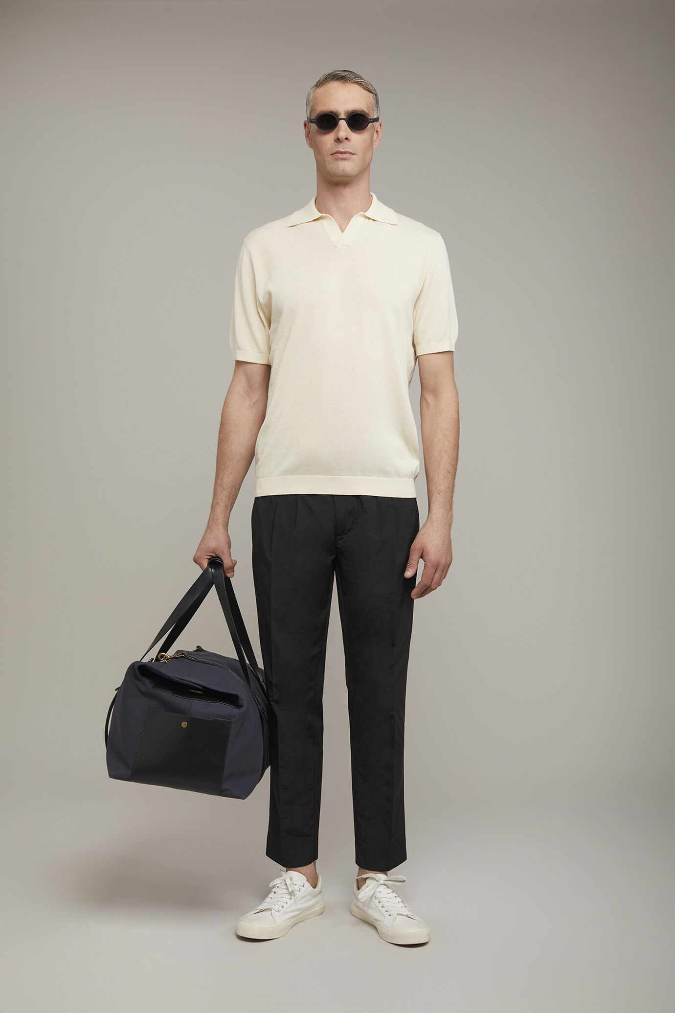 Pantalone uomo in cotone tecnico con doppia pinces comfort fit image number 0