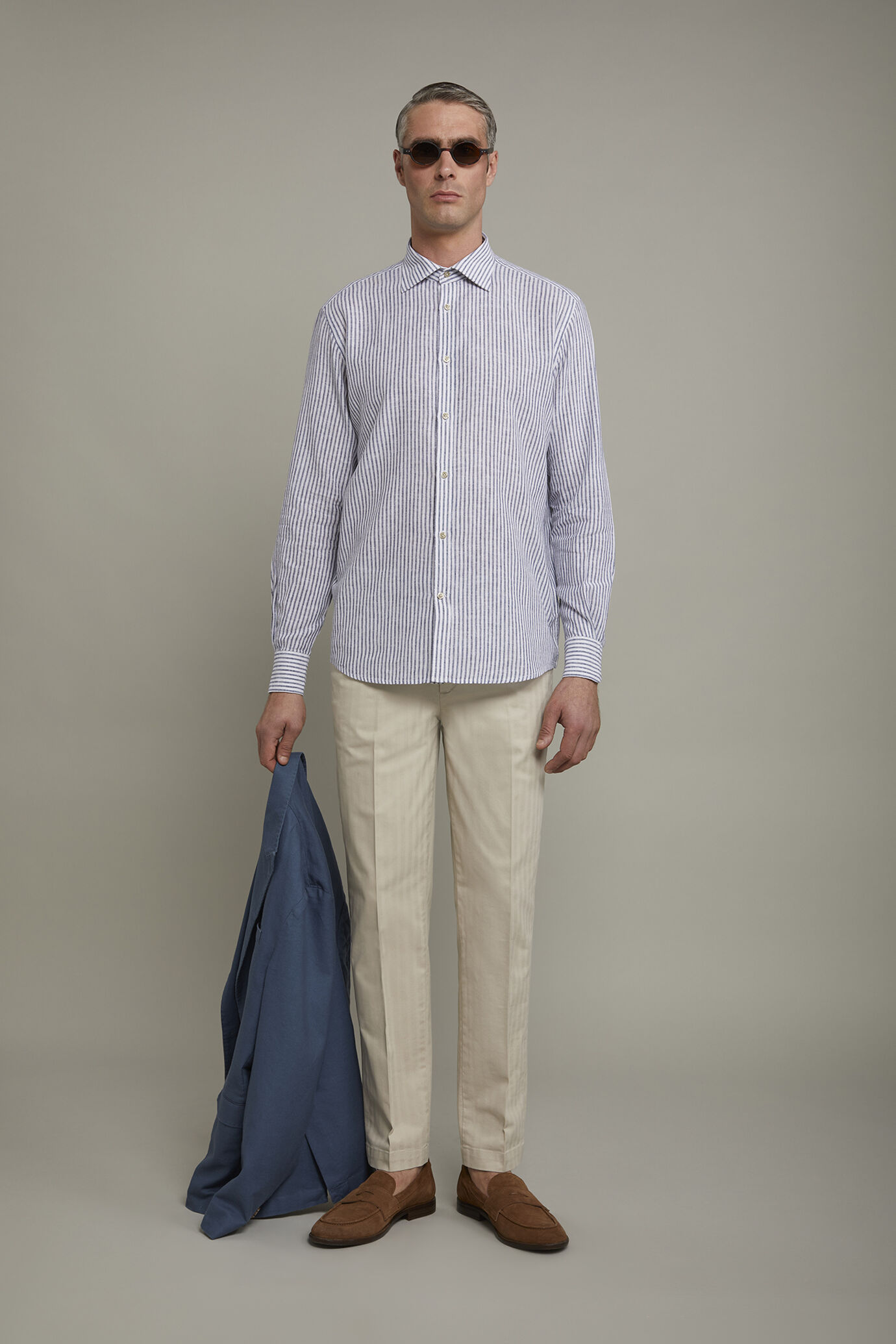 Chemise décontractée pour homme à col classique en lin et coton à rayures coupe confort image number 0