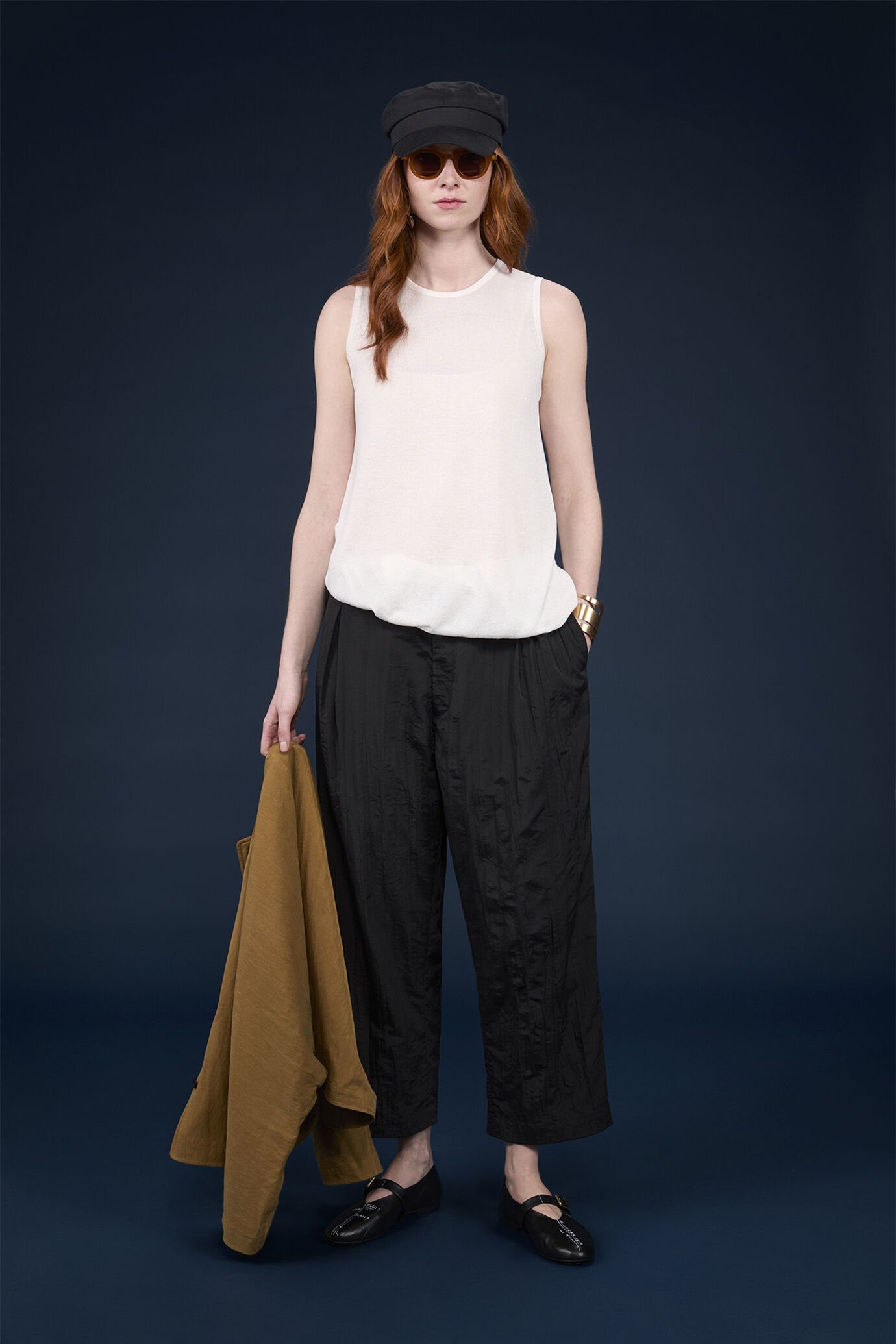 Pantalone donna linea a uovo con pinces ed effetto stropicciato image number 0