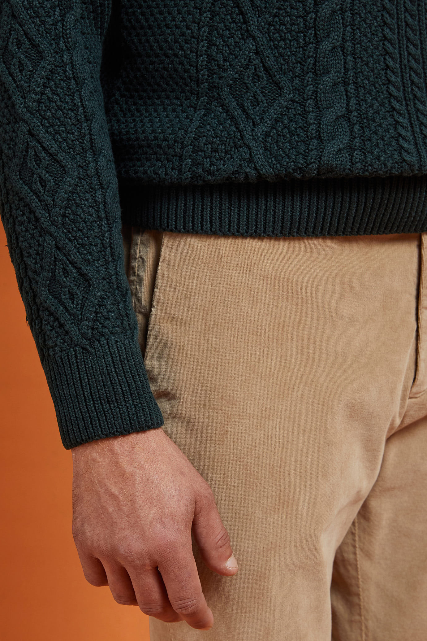 Herren-Rundhalspullover mit Zopfstrick aus 100 % Baumwolle in normaler Passform image number 2