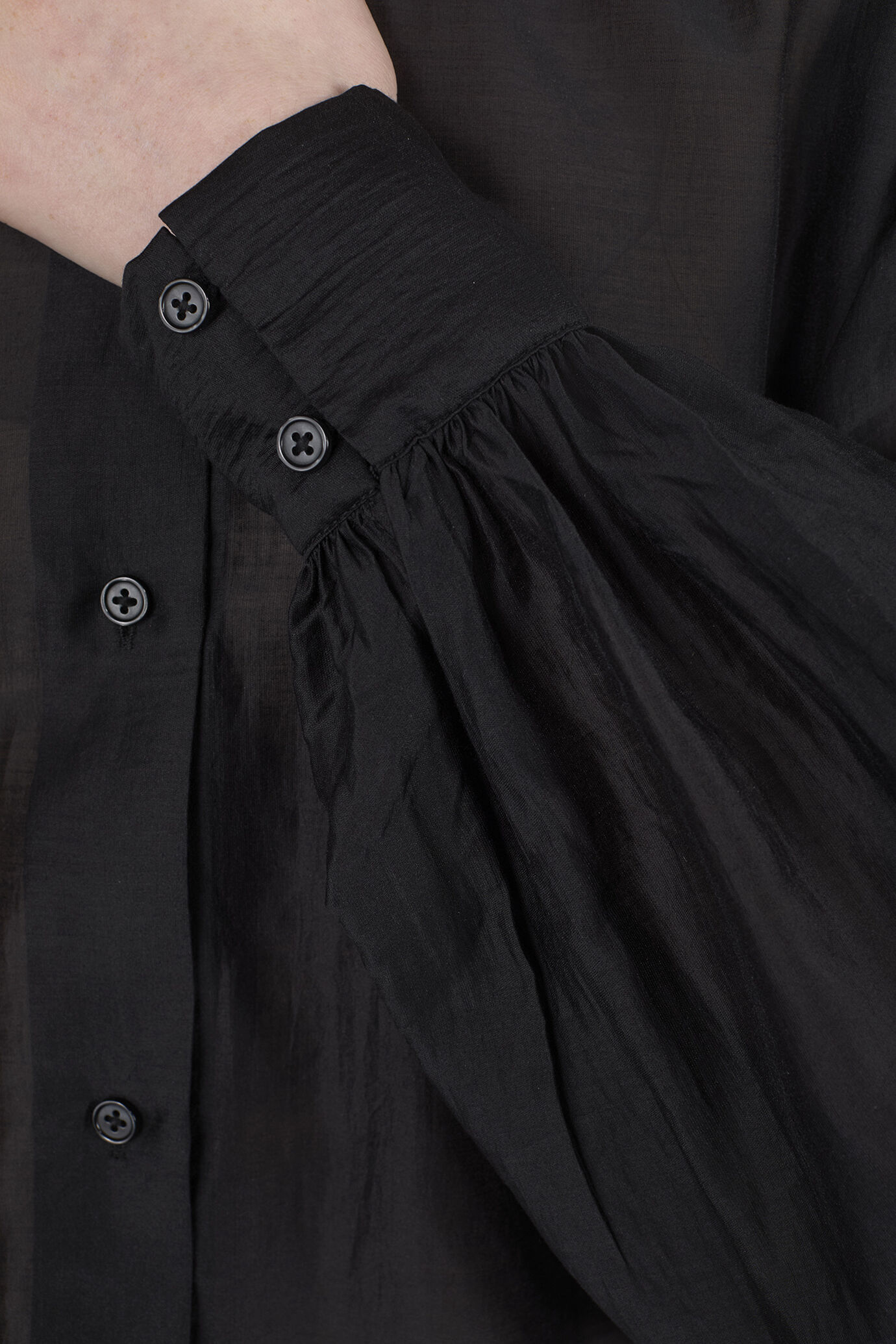 Chemise oversize femme à col uni en tissu transparent image number 3