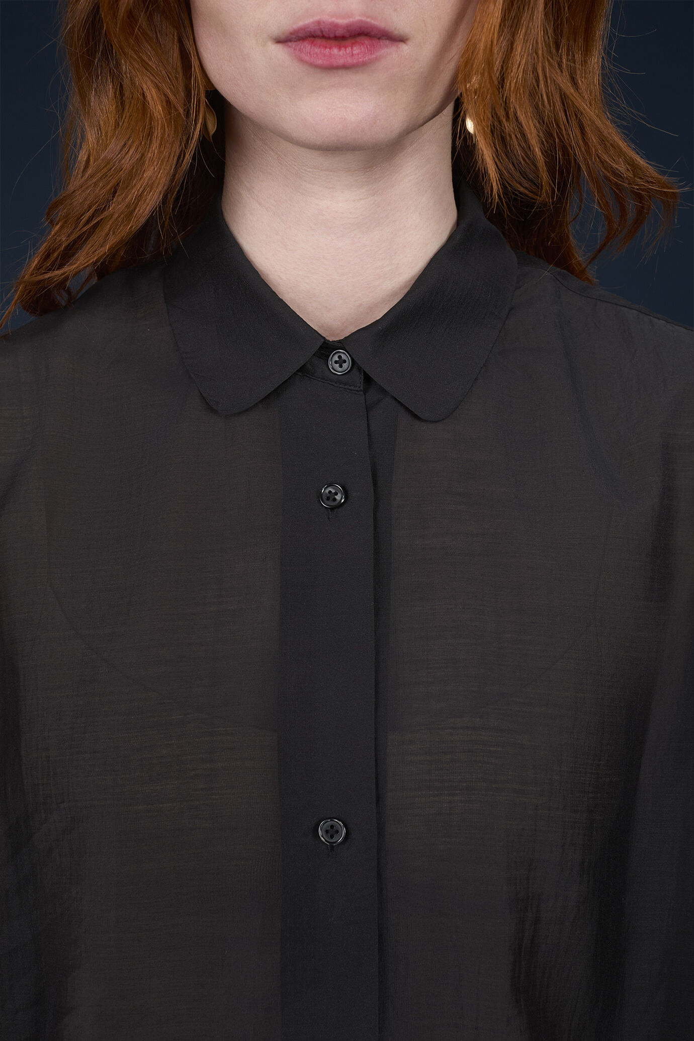 Chemise oversize femme à col uni en tissu transparent image number 2