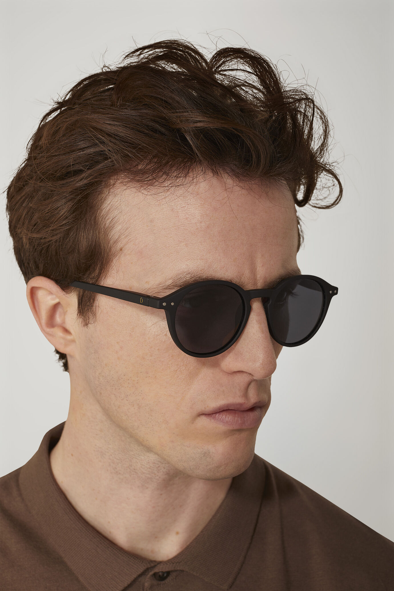 Sunglasses with round lenses