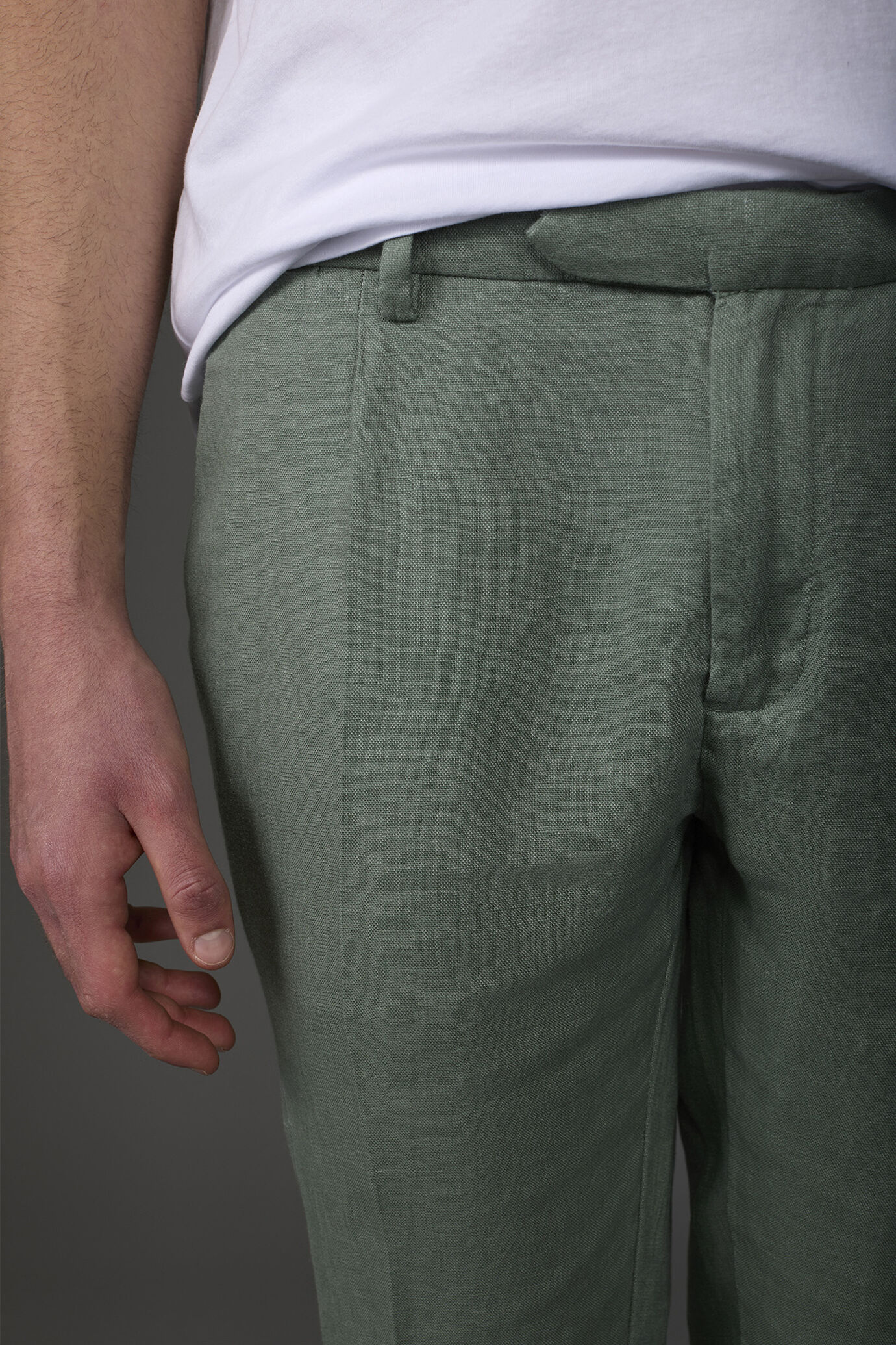 Herrenhose mit 100% Leinen zwei kleinen Bügelfalten und verdeckter Knopfleiste image number 2