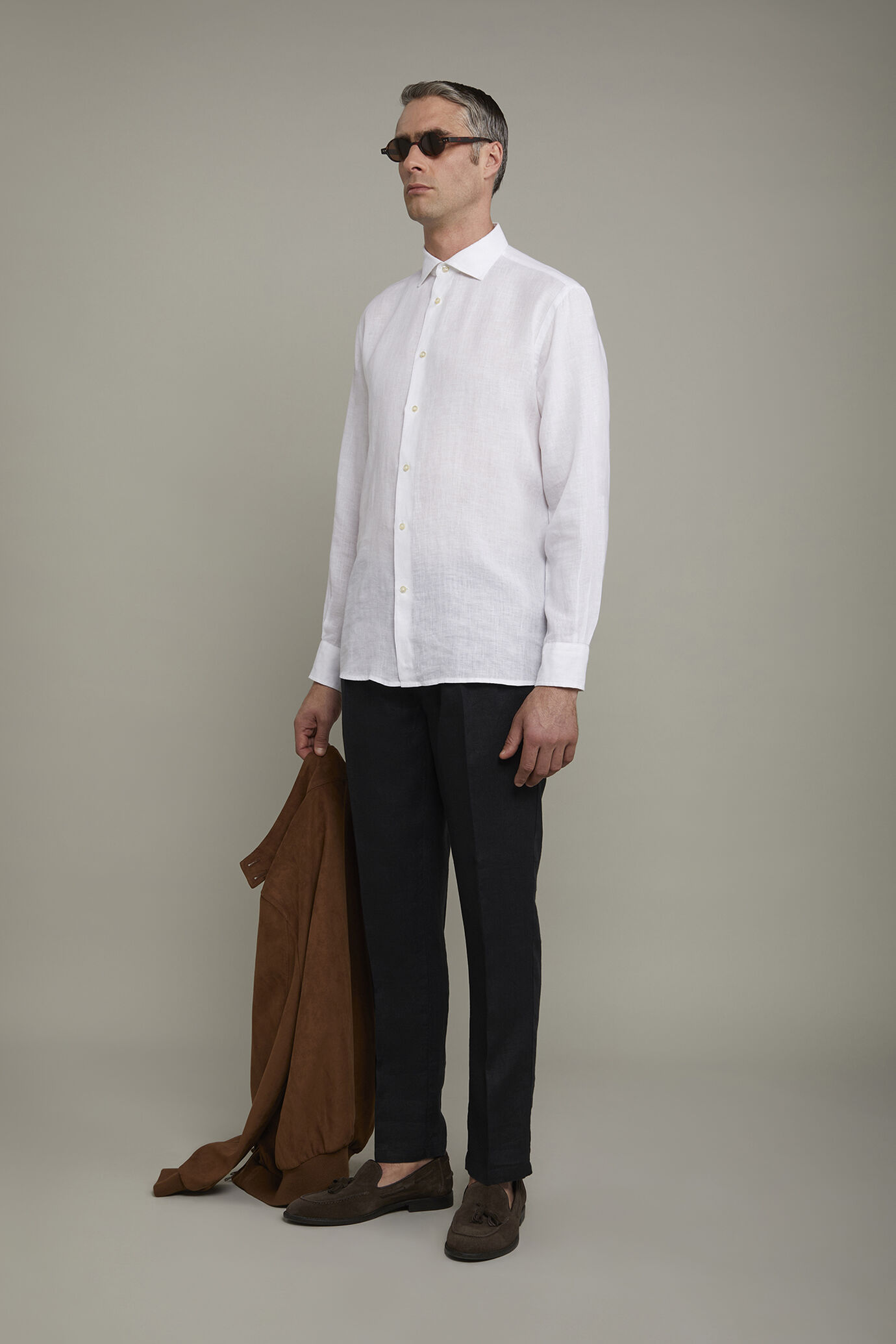 Chemise d&eacute;contract&eacute;e homme &agrave; col classique, en 100&nbsp;% lin, coupe confort image number 1