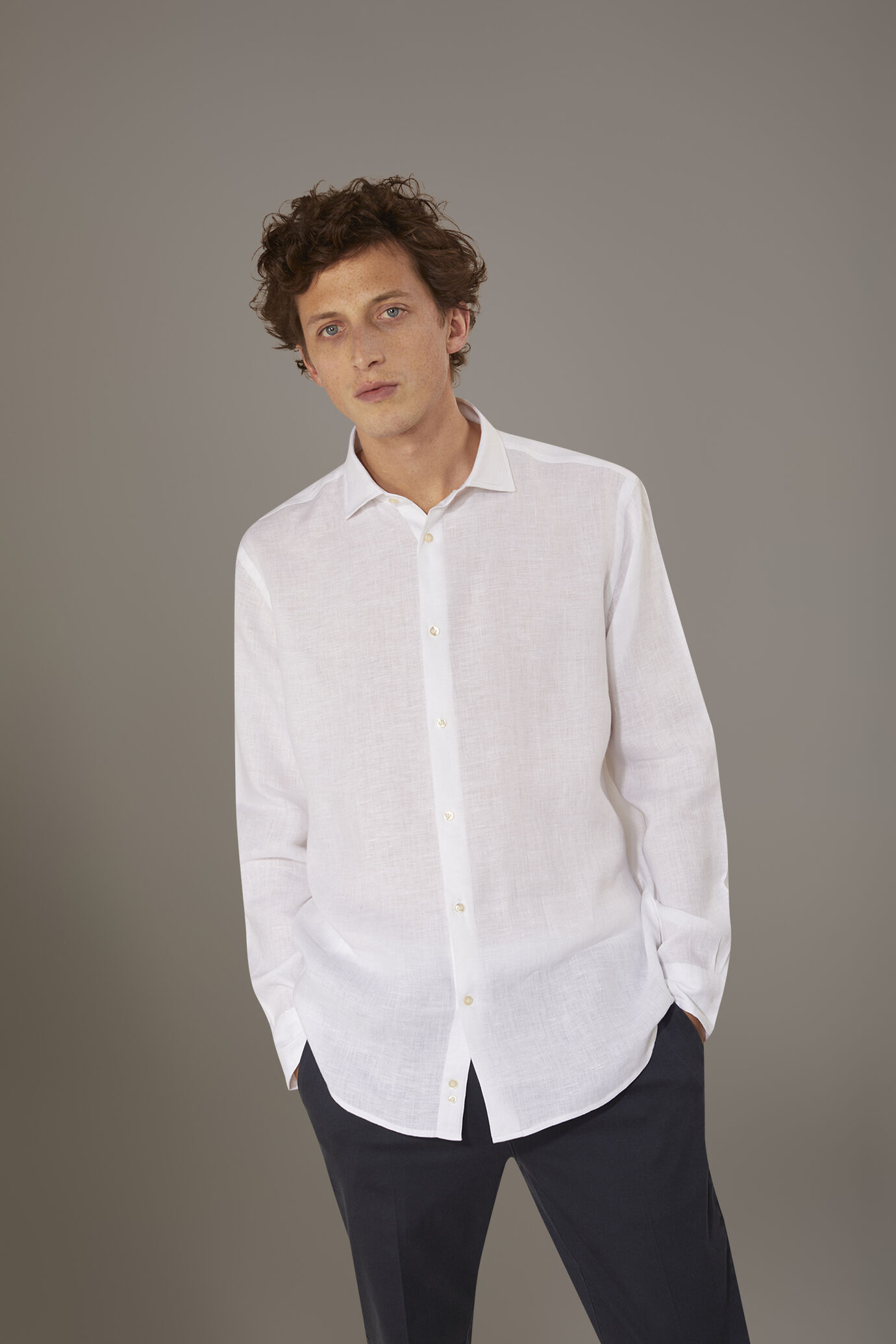 Camicia casual collo francese comfort fit 100% lino image number 0