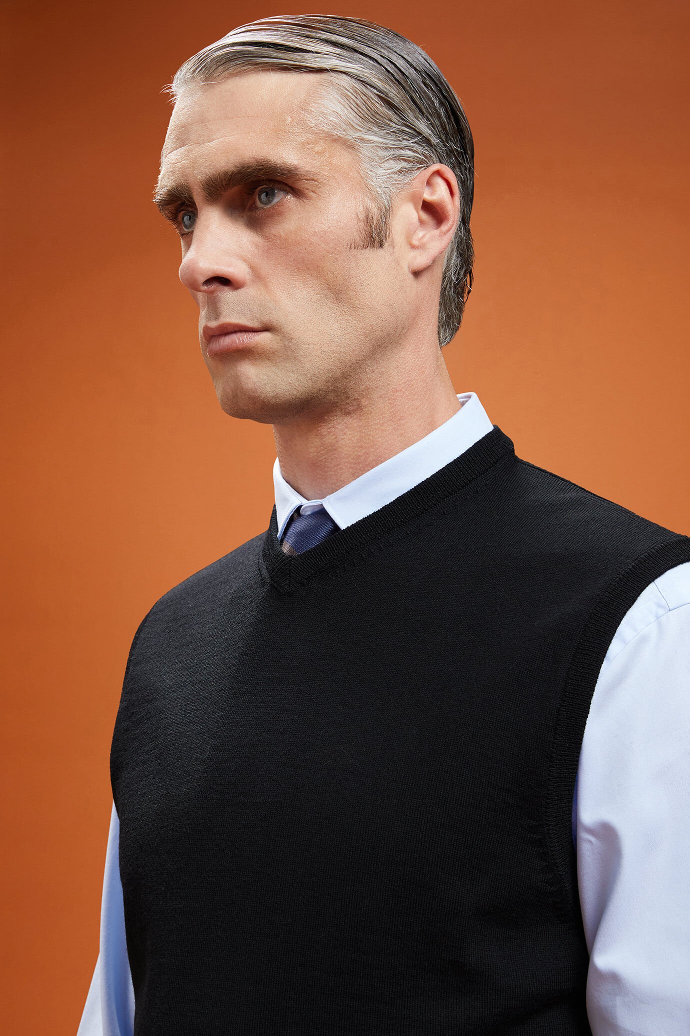 Gilet homme, col en V, 100% laine mérinos extrafine, coupe classique image number 3