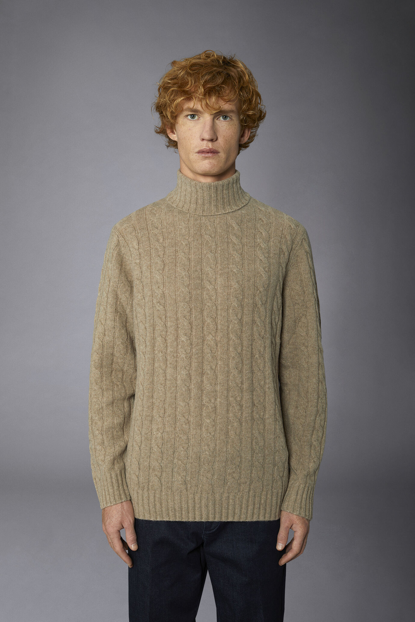 Maglia uomo a trecce collo alto in misto lana lambswool regular fit image number 3