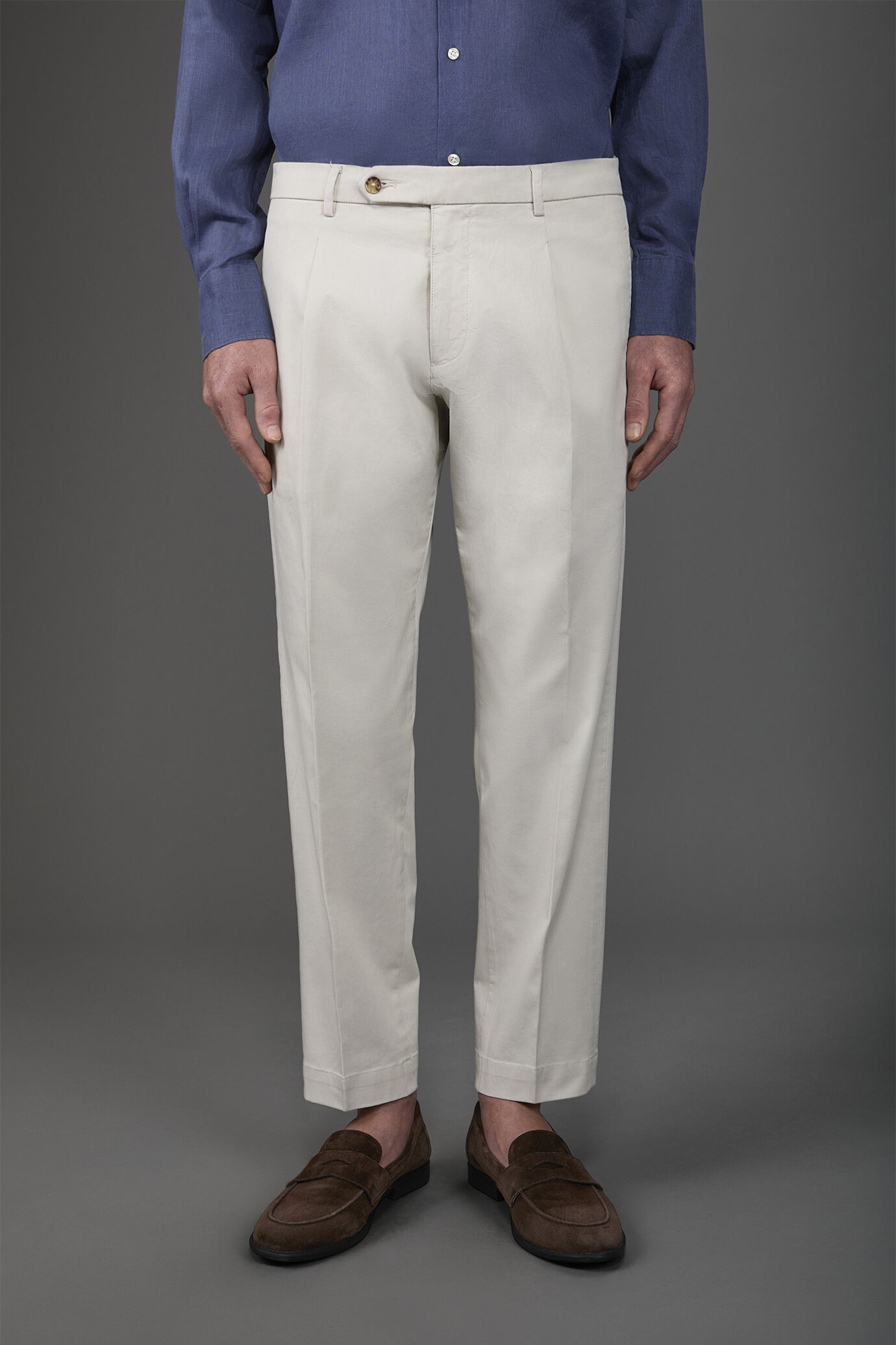 Men's capri pants with pleats image number 1