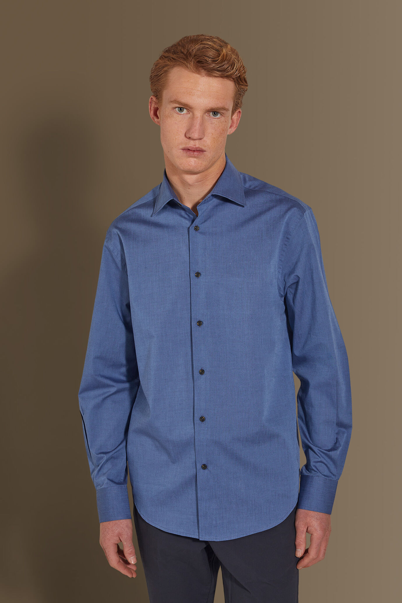 Camicia casual collo francese uomo tessuto chambray image number 1