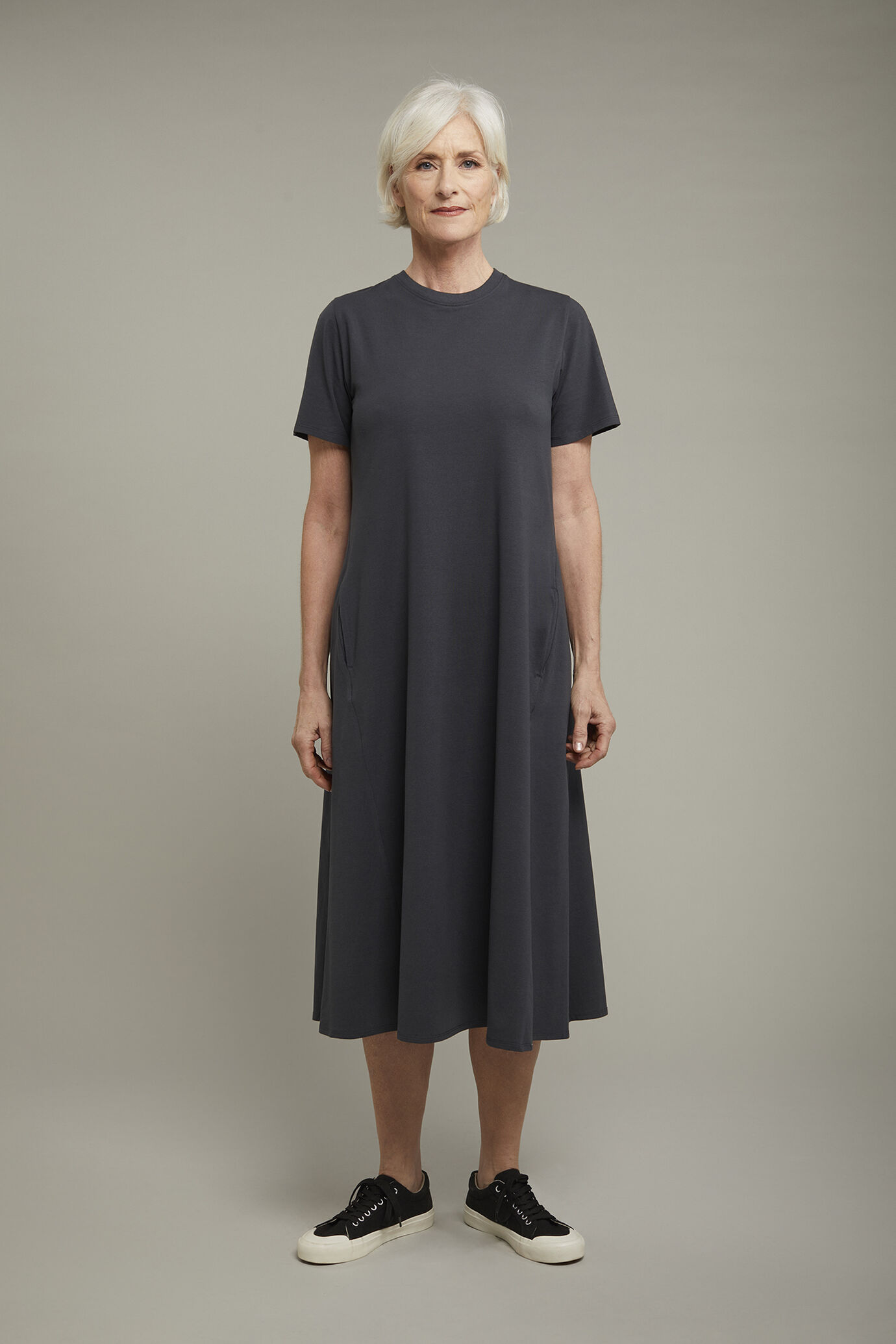 Robe midi femme &agrave; col rond et manches courtes en jersey de coton stretch coupe r&eacute;guli&egrave;re image number 2