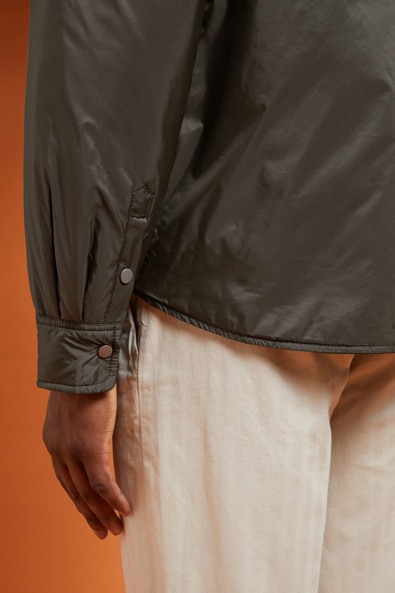 Leicht gefütterte technische Herrenjacke aus Nylon in bequemer Passform image number 2