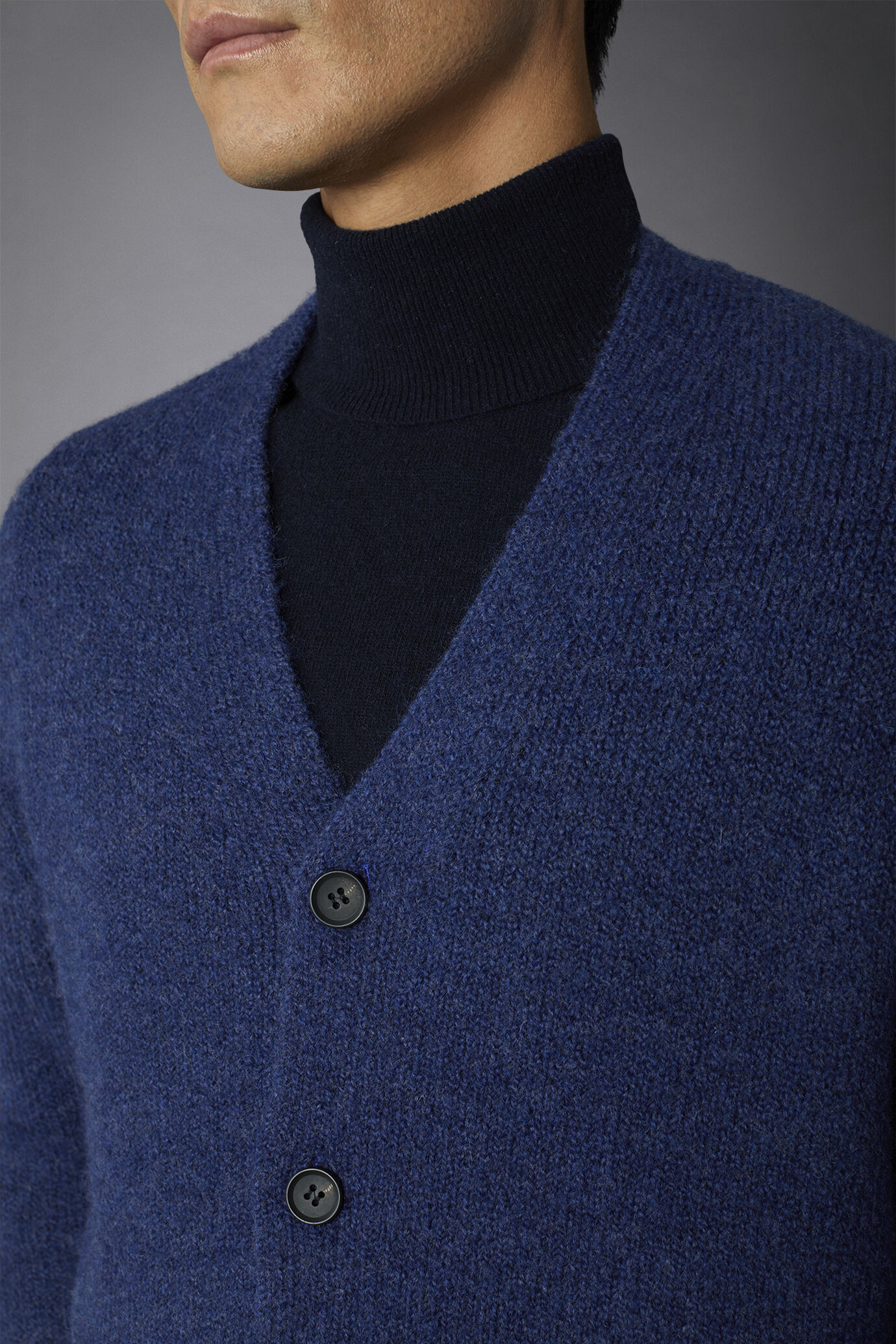 Cardigan uomo scollo a v con una componente di lana di alpaca regular fit image number 2