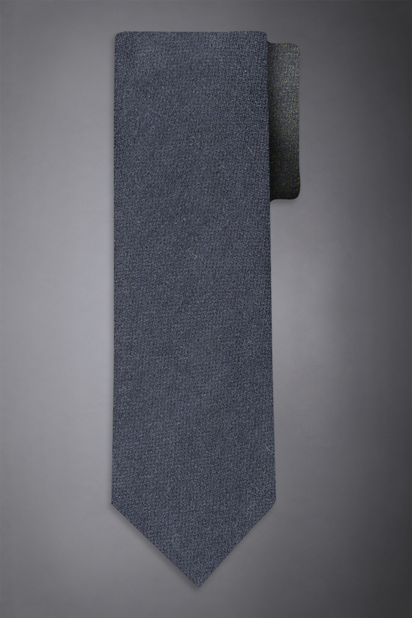 Men's solid color wool blend tie