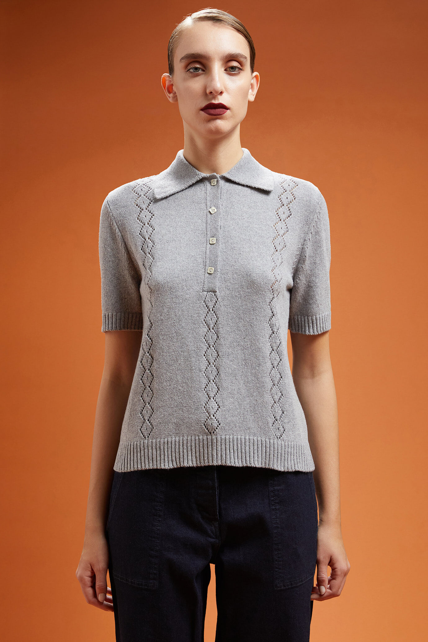 Damen-Poloshirt aus Strick mit halblangen Ärmeln in normaler Passform