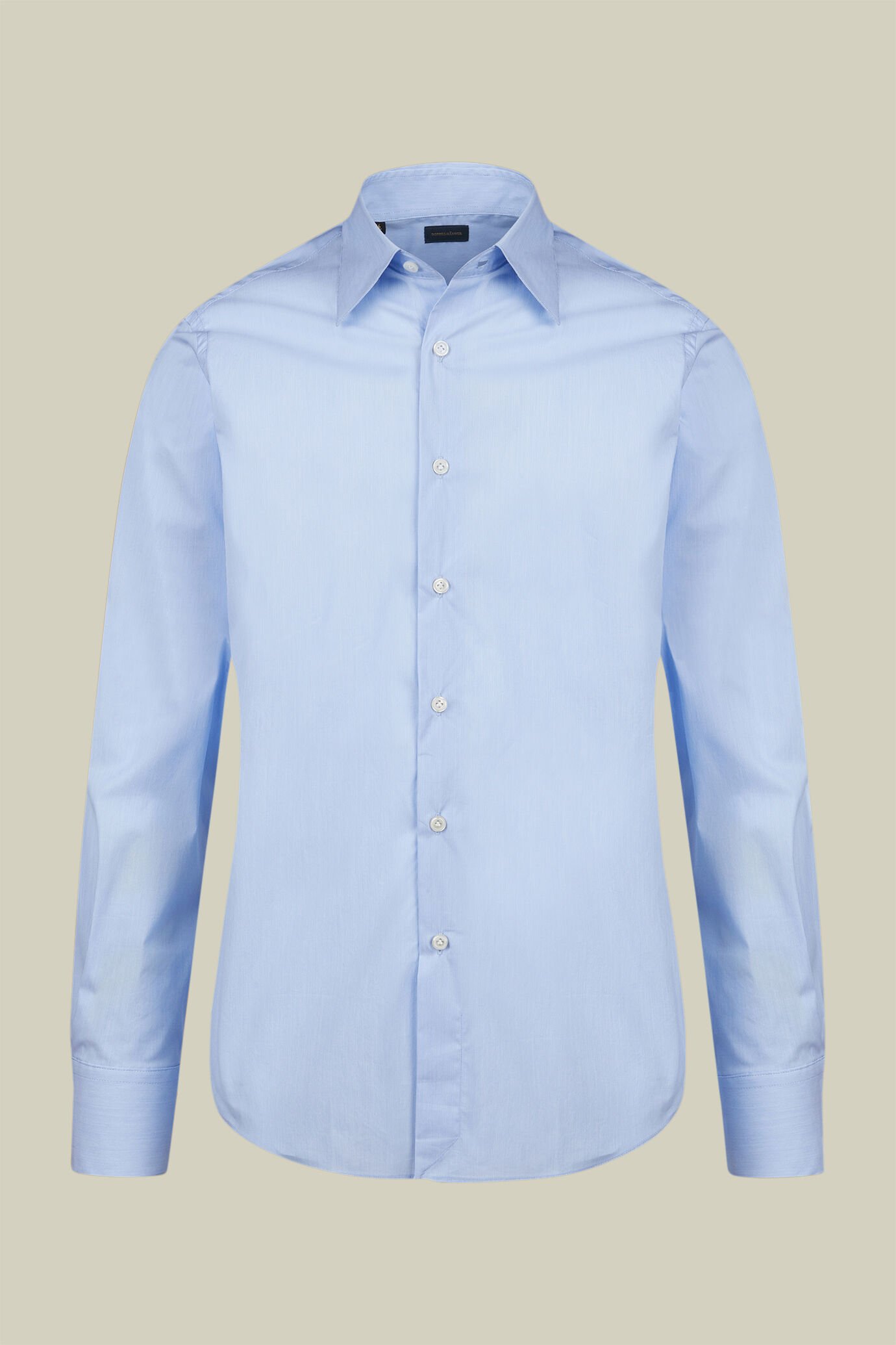 Klassisches Herrenhemd mit klassischem Kragen aus technischem Stoff in normaler Passform