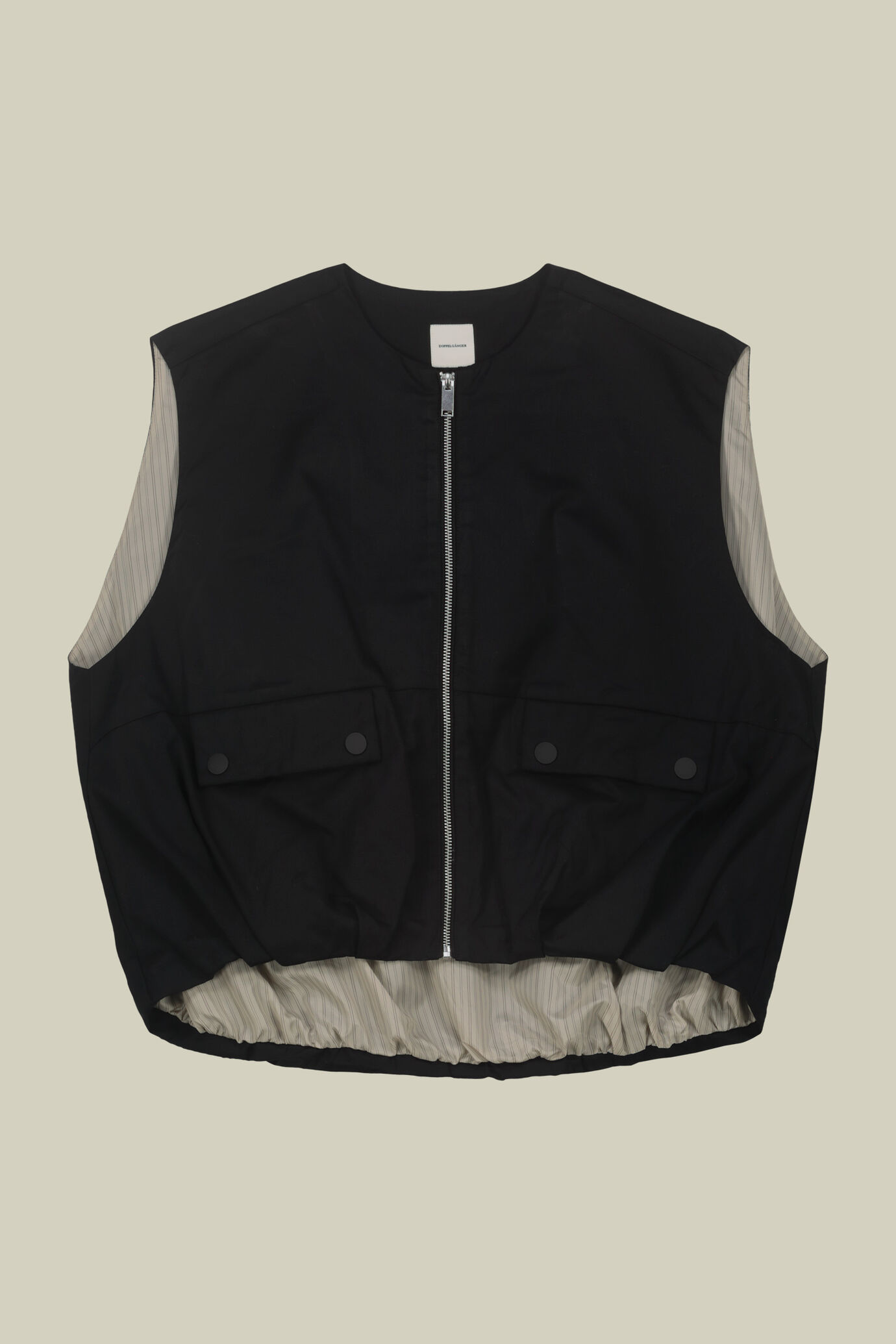 Women's vest with an egg-shaped line and an oversized fit image number 4