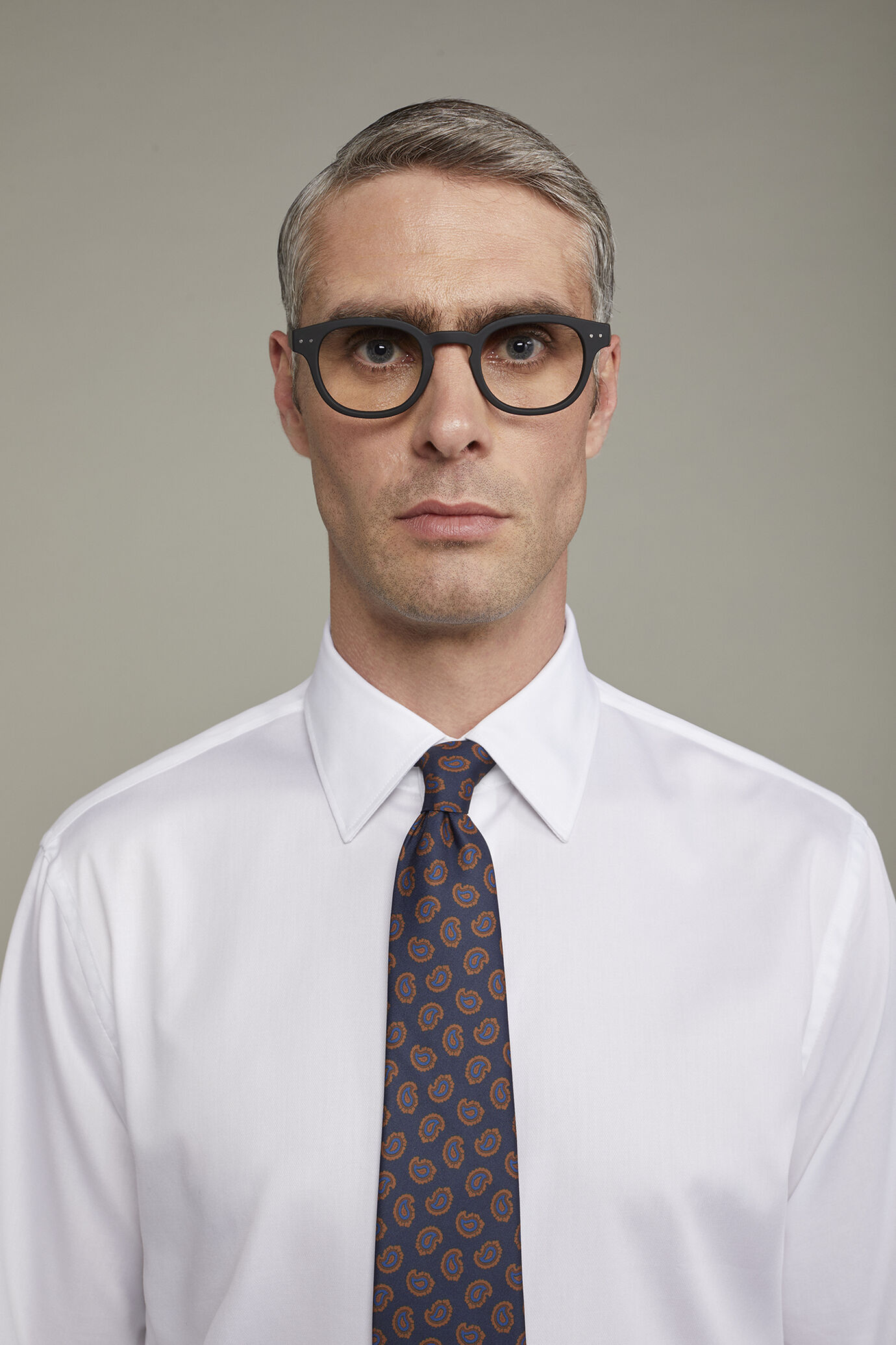 Chemise homme à col classique en tissu armuré uni 100 % coton coupe régulière image number 3