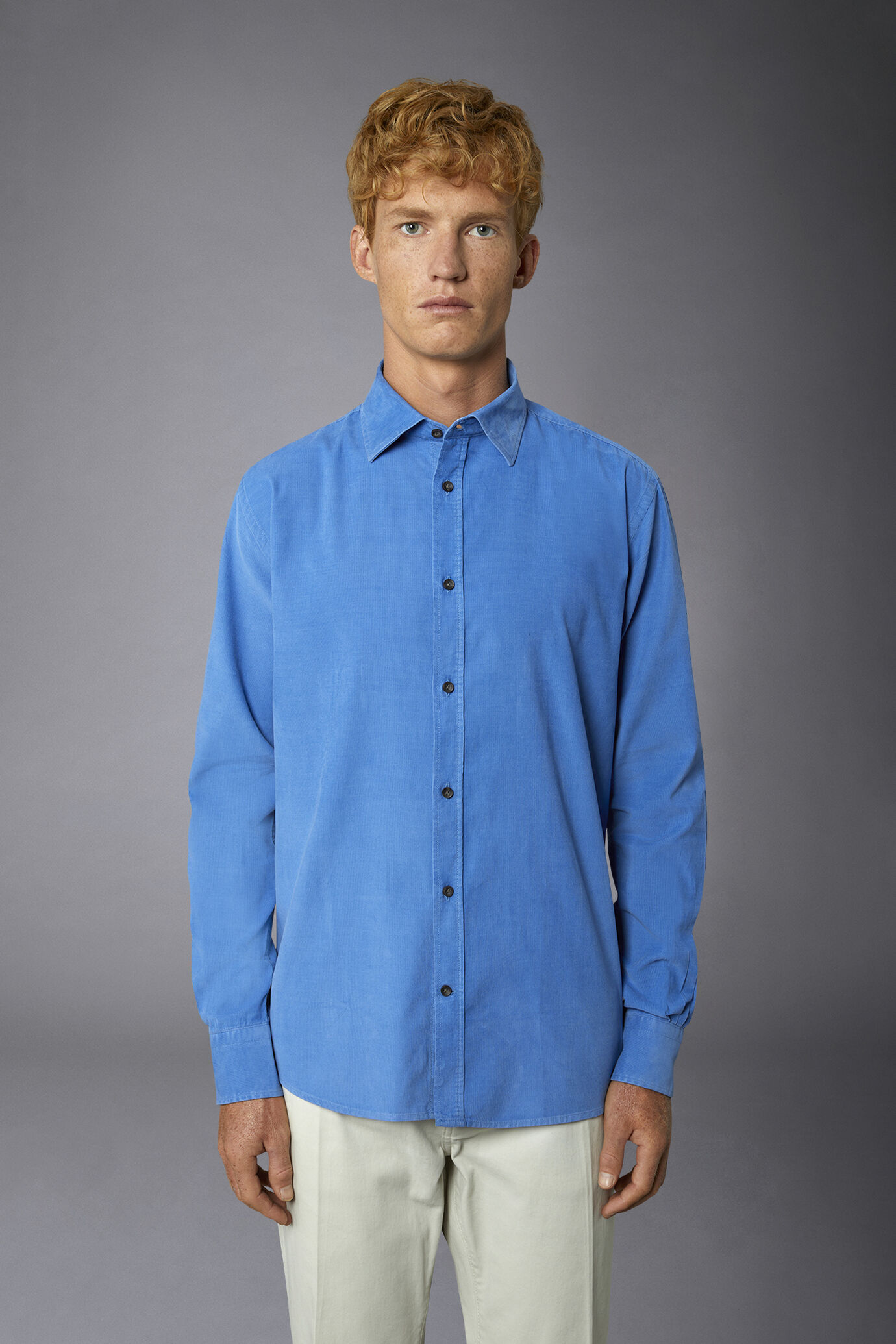 Camicia casual uomo collo francese comfort fit tessuto in velluto 1000 righe image number 2
