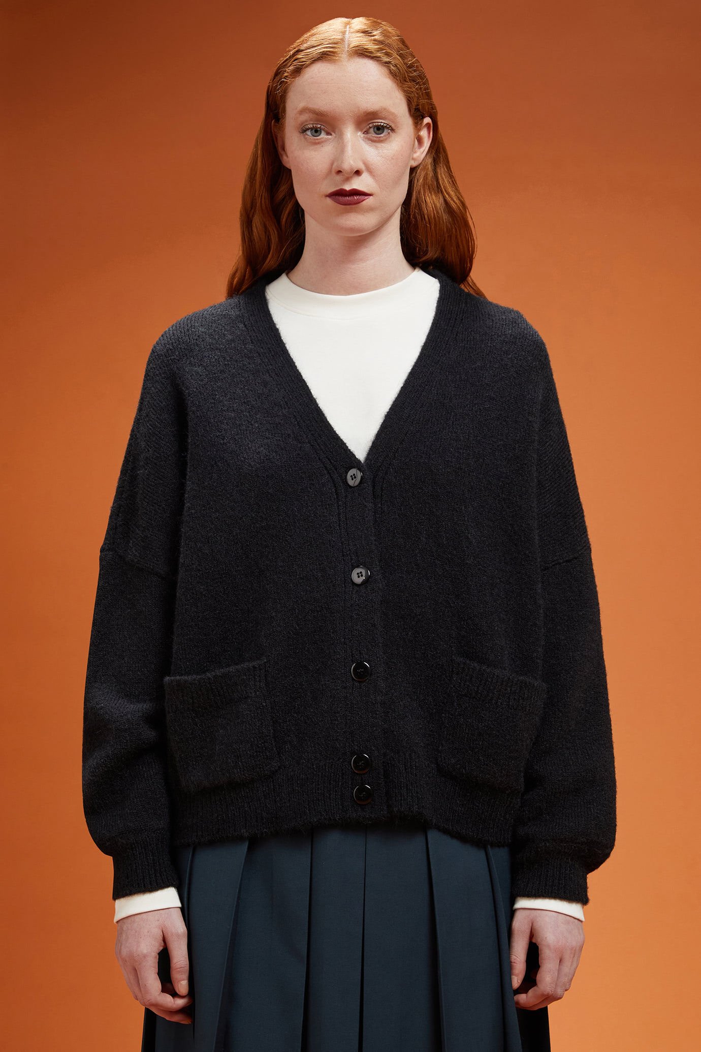 Cardigan tricot&eacute; pour femme avec col en V, coupe classique