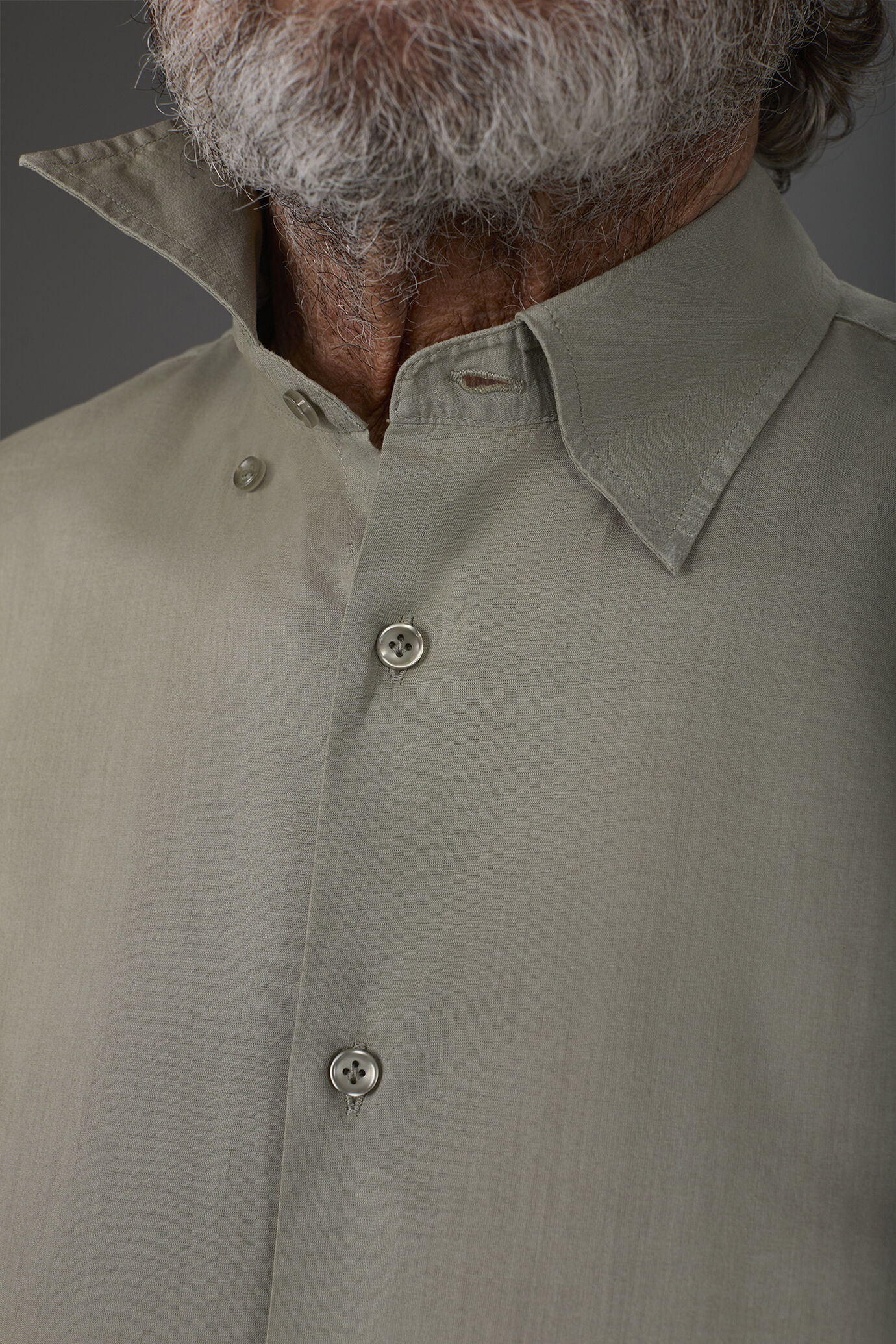 Men's casual shirt with a concealed button down collar in washed muslin fabric 100% cotton image number 3