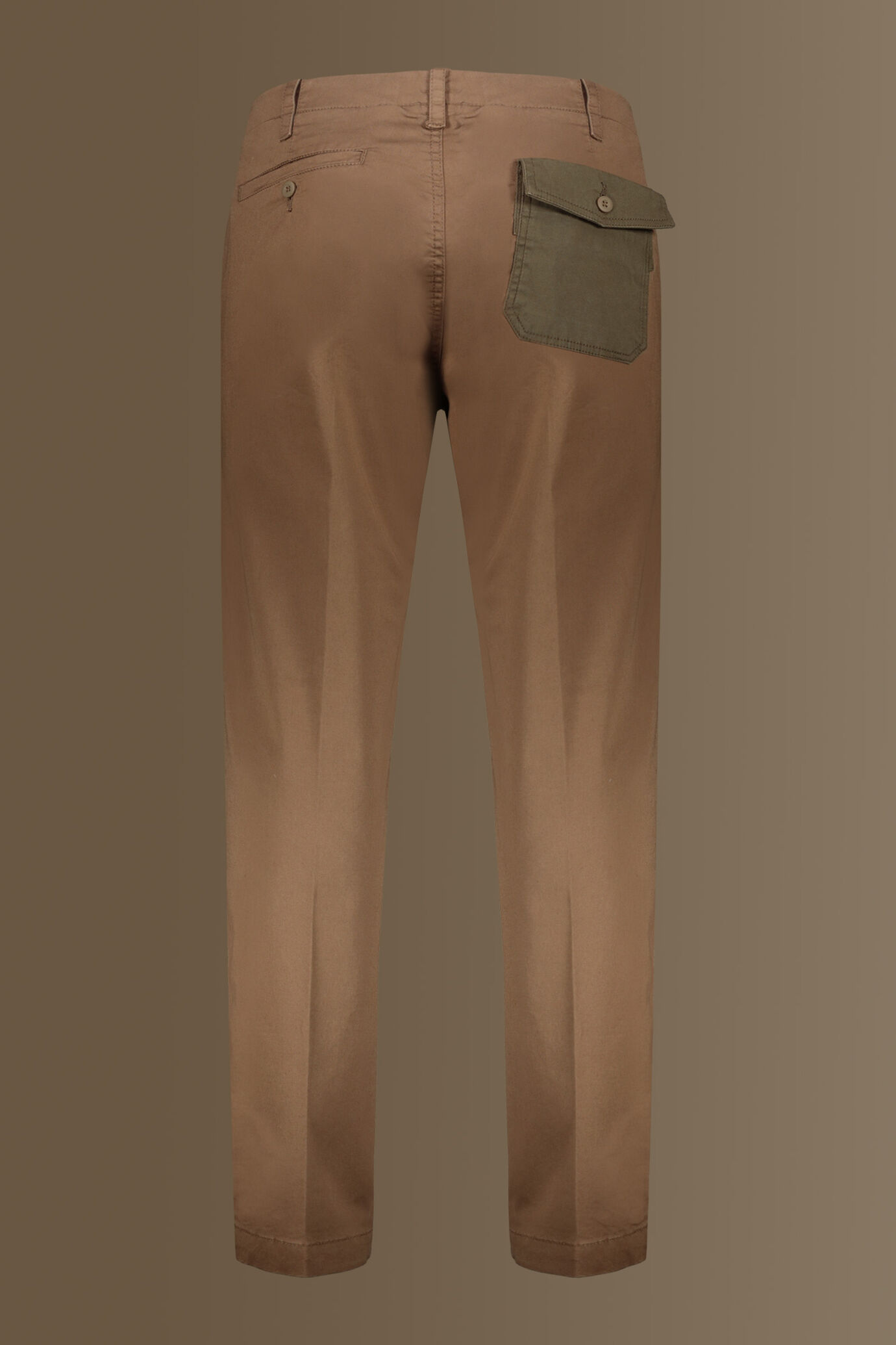 Pantalone uomo con tasca a toppa dietro in contrasto colore image number 6