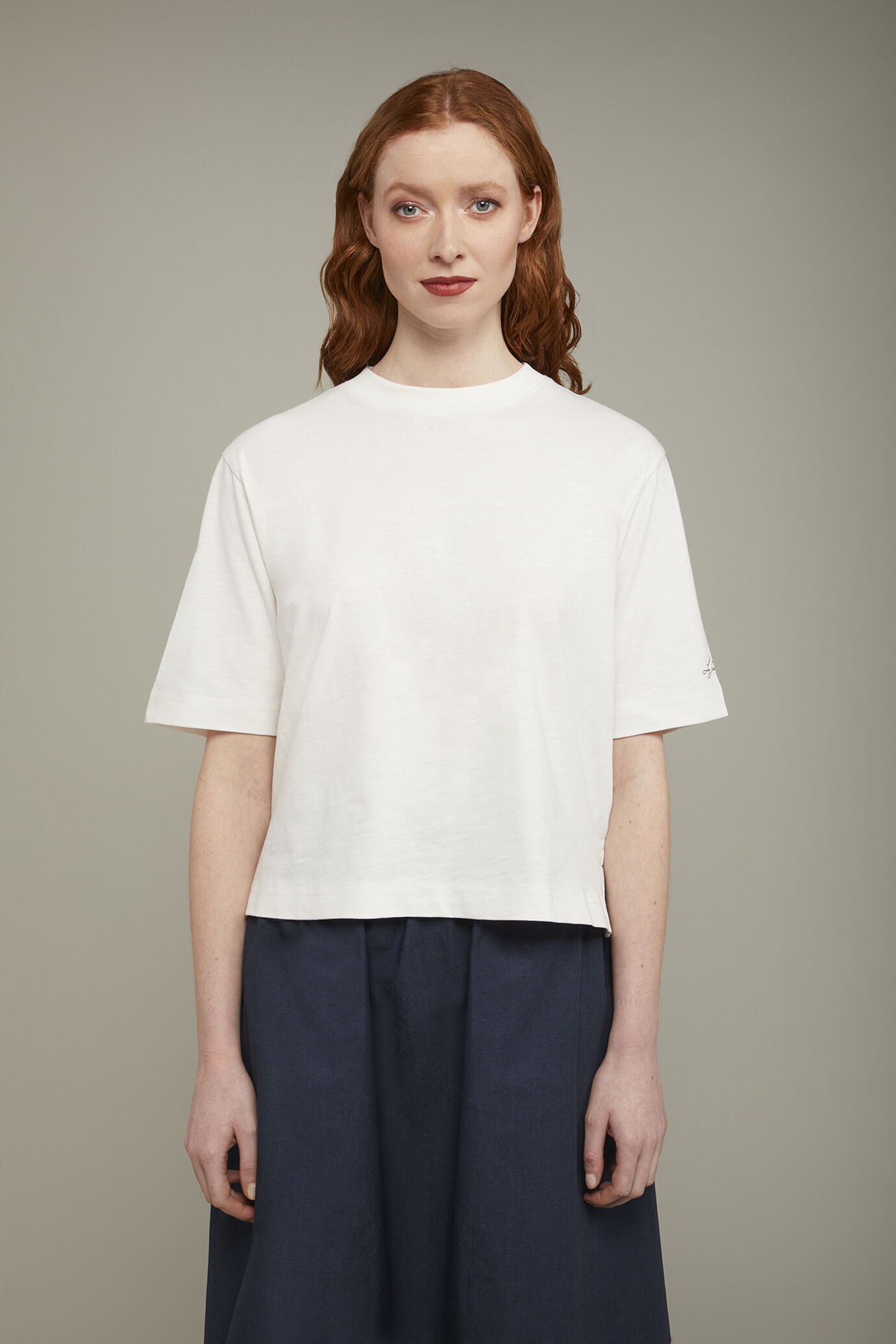 Damen-T-Shirt mit Rundhalsausschnitt aus 100 % Baumwolle in normaler Passform