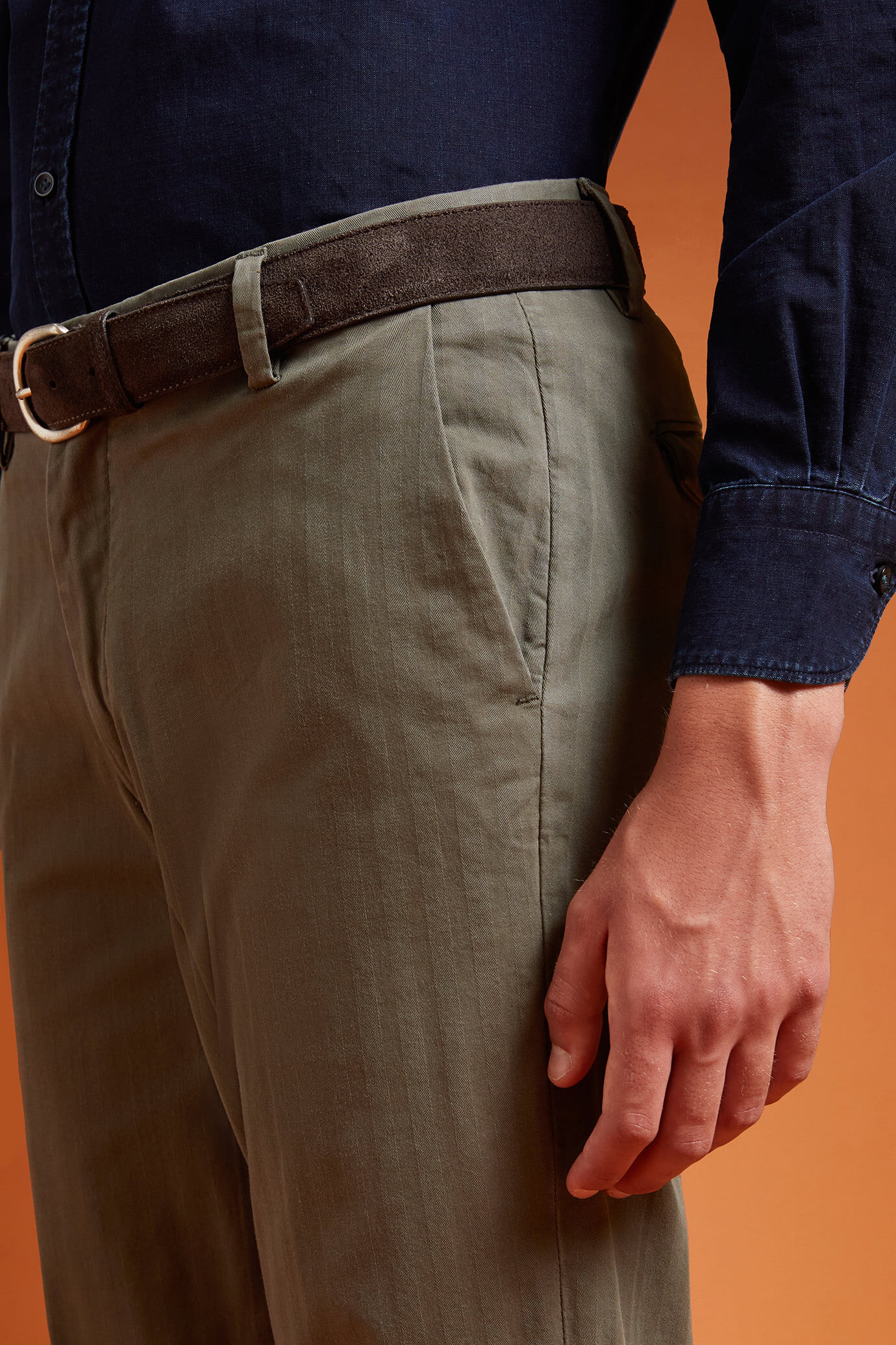 Klassische Herrenhose mit Fischgr&auml;tmuster in normaler Passform image number 2