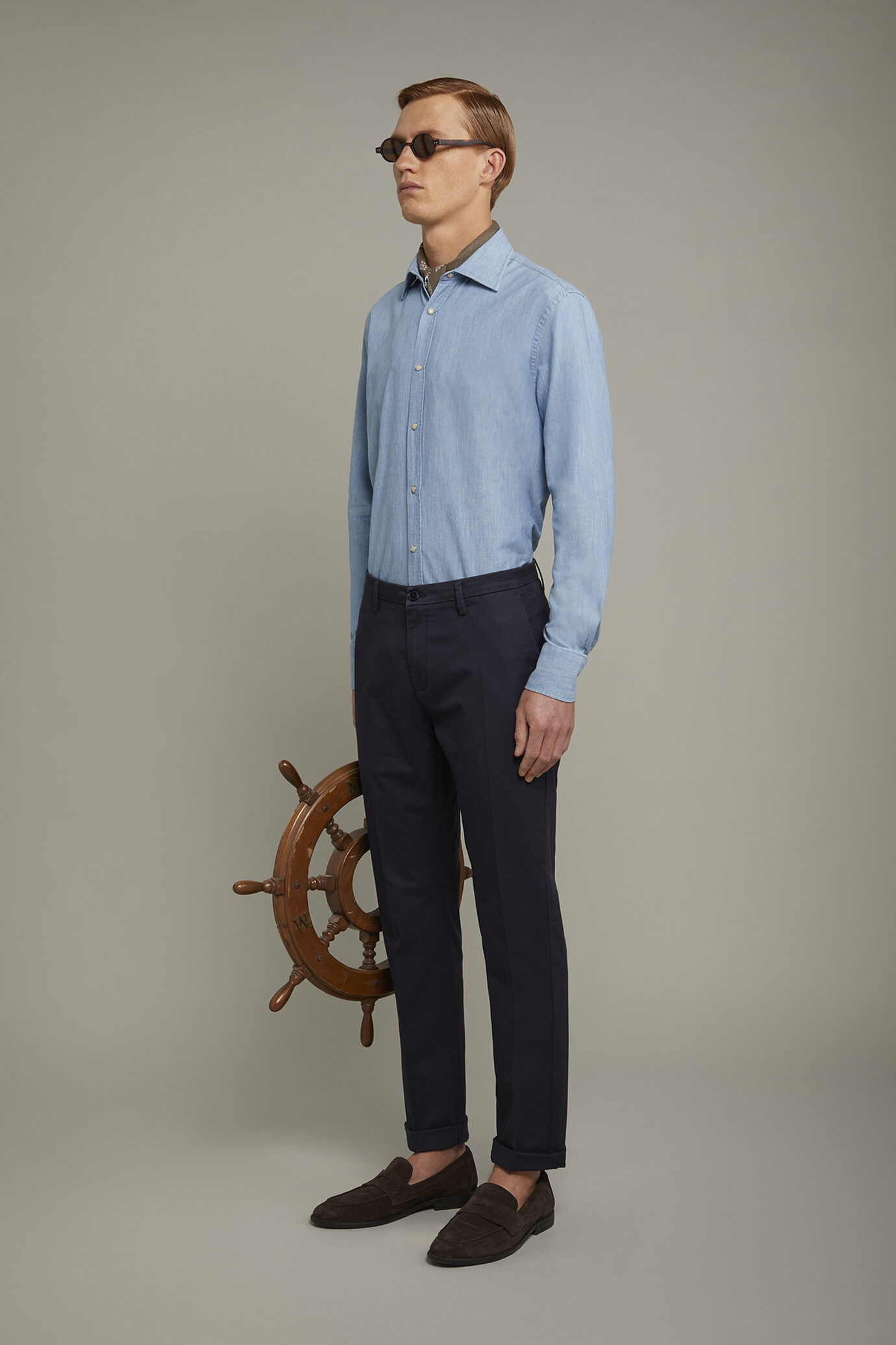 Pantalon chino classique pour homme en tissu serg&eacute; stretch coupe parfaite image number 1