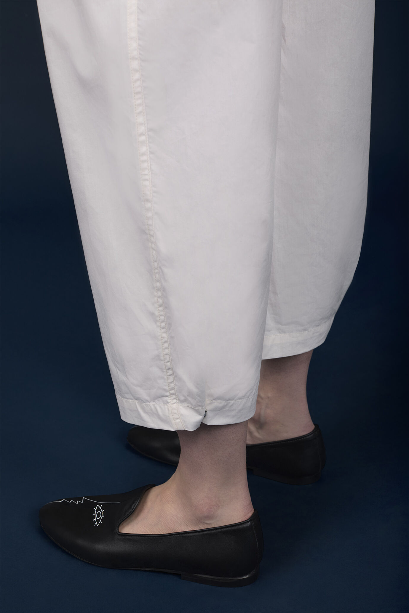Pantalone donna con pince 100% cotone image number 3