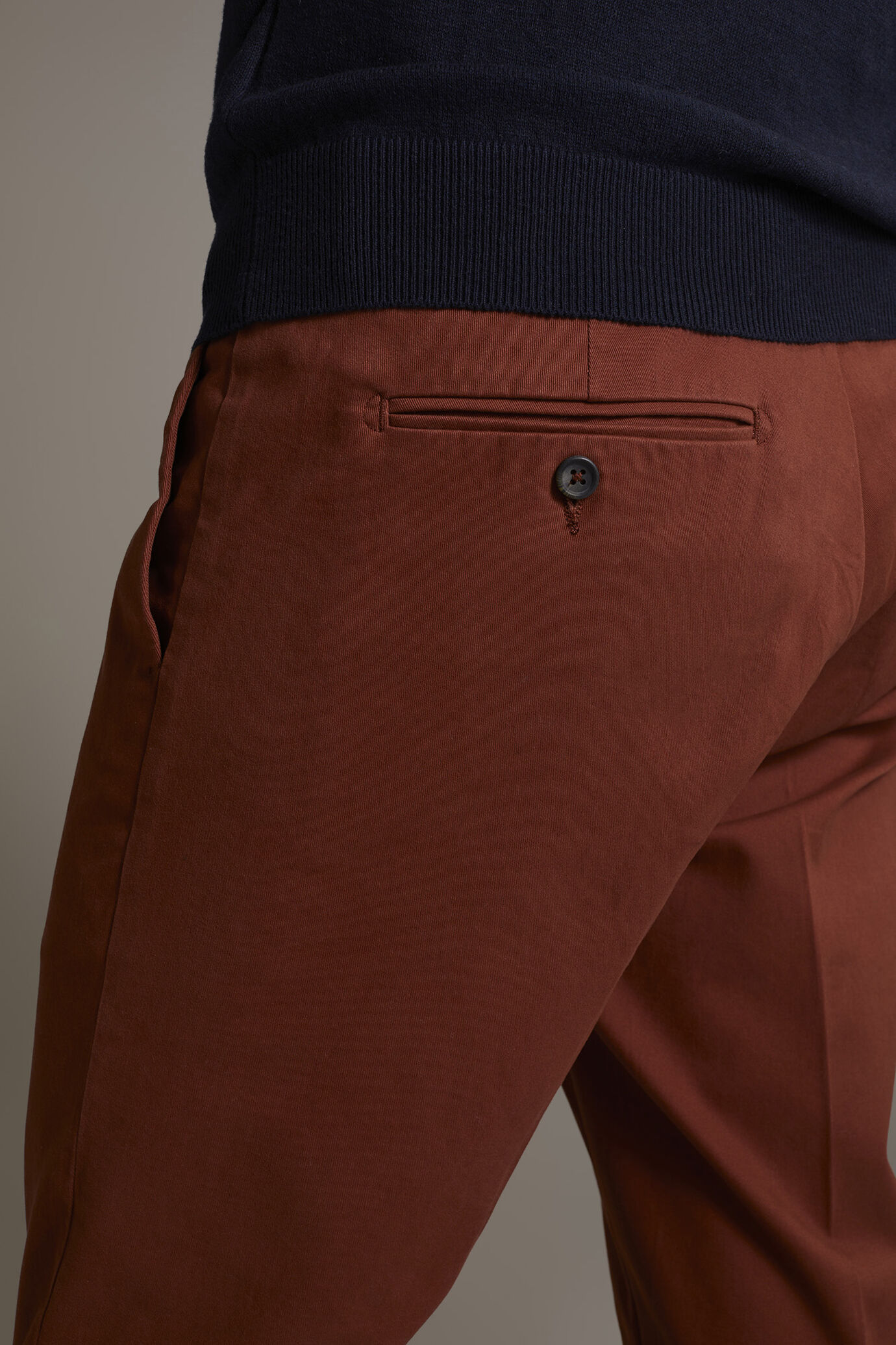 Men's classic regular fit chino pants stretch twill fabric image number 4